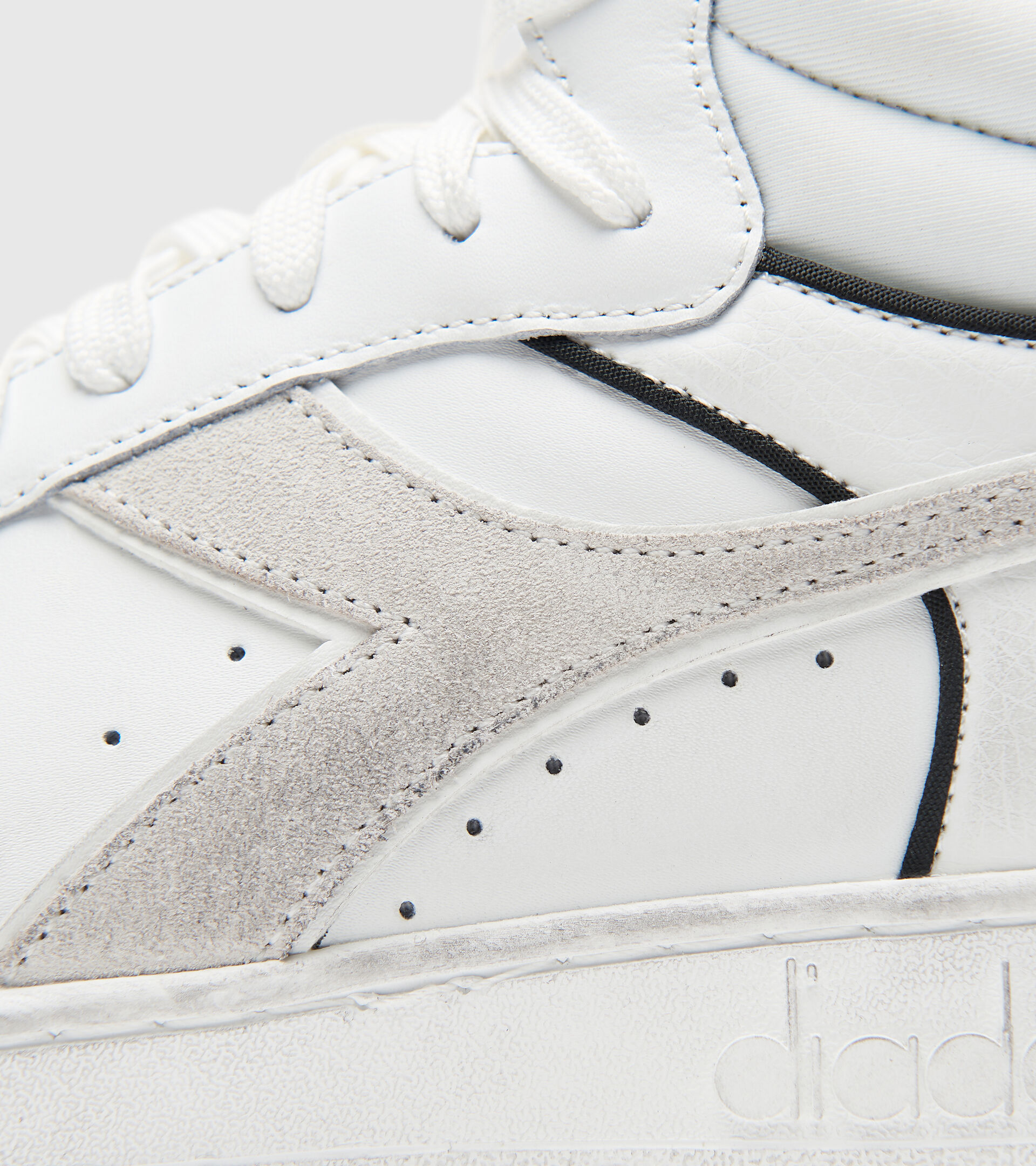 Sports shoe - Unisex MAGIC BASKET DEMI CUT ICONA LEATHER WHITE - Diadora
