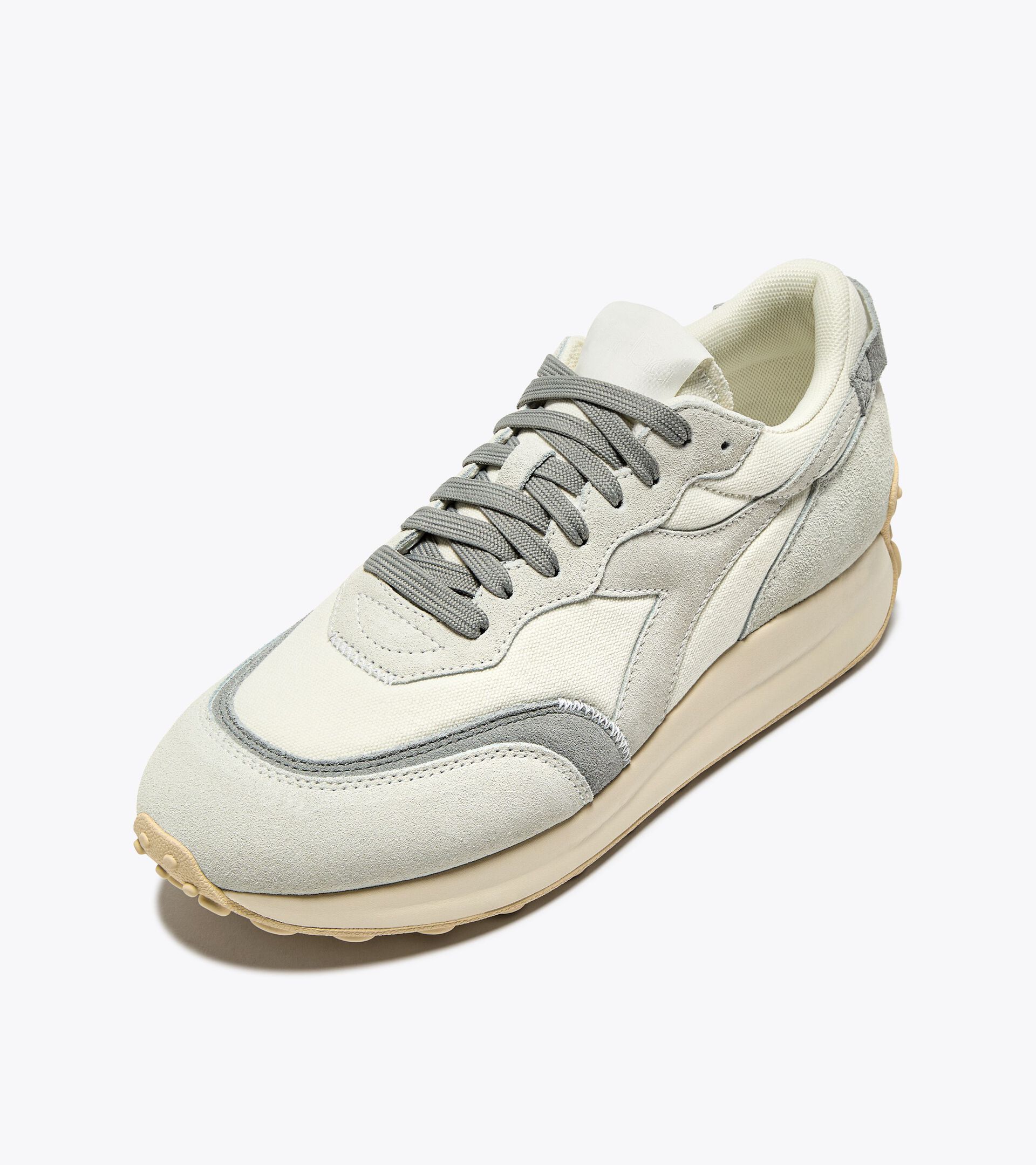 Sporty sneakers - All-Gender RACE SUEDE SW STAR WHITE/LIMESTONE - Diadora