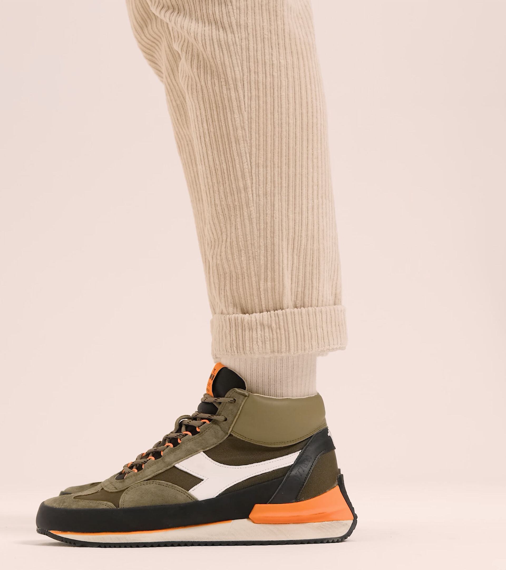Footwear Heritage UNISEX EQUIPE MID MAD ITALIA NUBUCK SW OLIVINO Diadora
