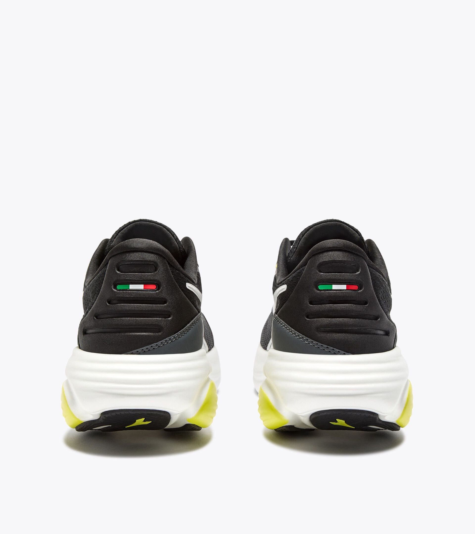 Made in Italy running shoe - Lightness and cushioning - All-Gender ATOMO STAR BLACK/WHITE (C7406) - Diadora