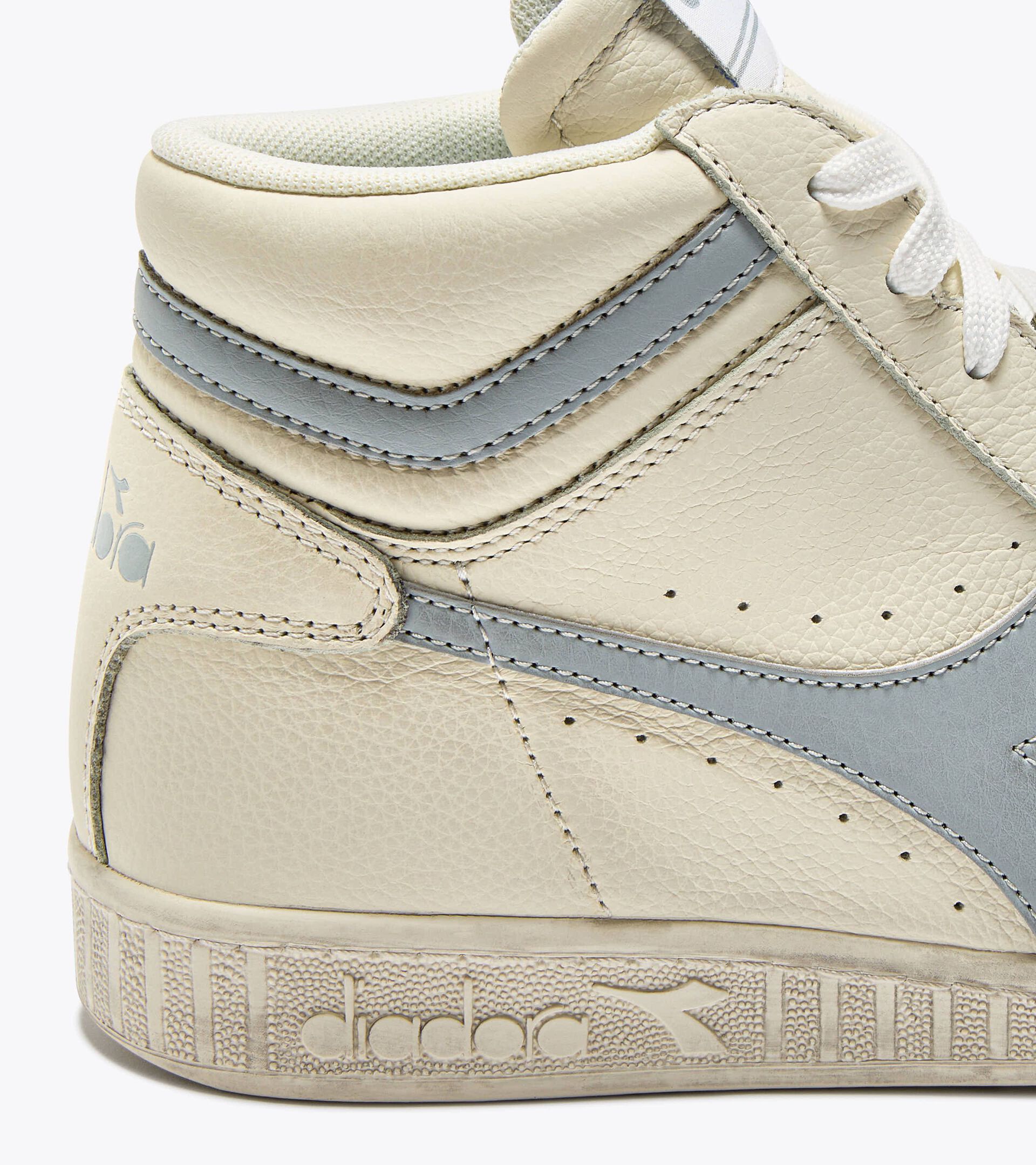 Sporty sneakers - All-Gender GAME L HIGH WAXED WHITE/HIGH RISE - Diadora