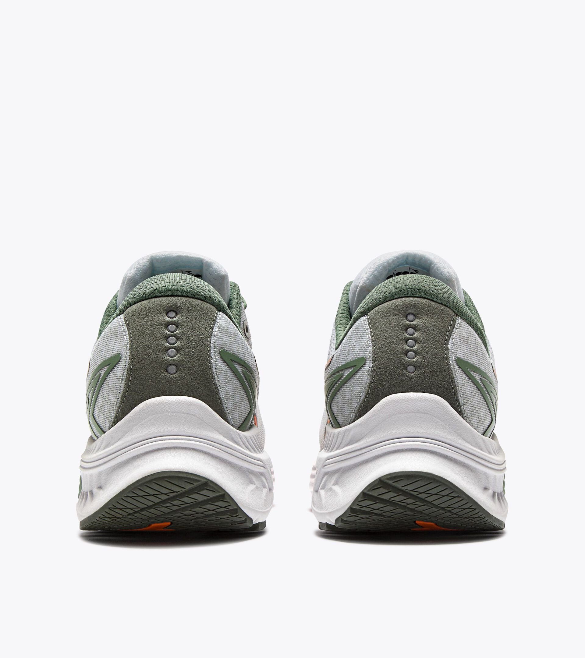 Running shoe - Cushioning and protection - Men’s
MYTHOS BLUSHIELD 10 VORTICE WHITE/ICEBERG GREEN - Diadora