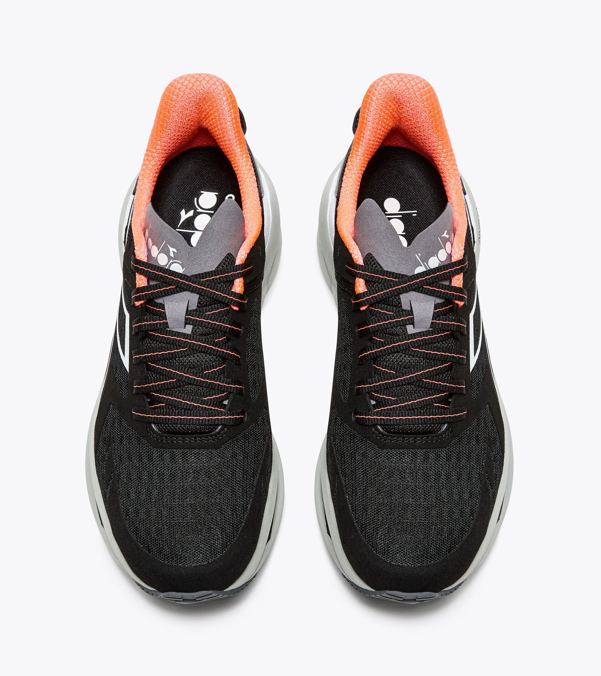 Running shoe - Comfort and stability - Women’s
CELLULA W BLACK/SILVER - Diadora