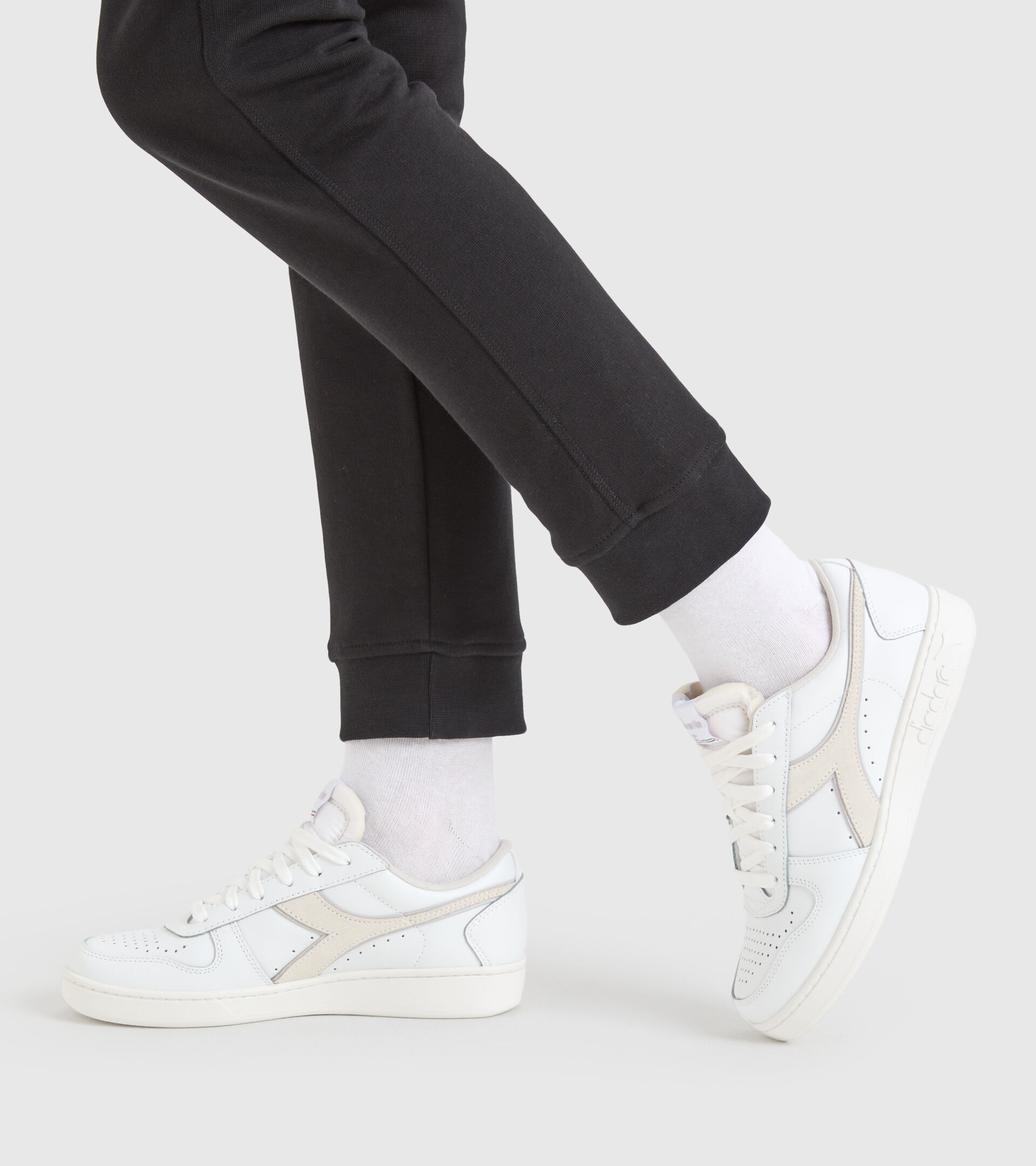 Sports shoes - Women MAGIC BASKET LOW LEATHER WN WHITE/LILAC MARBLE - Diadora
