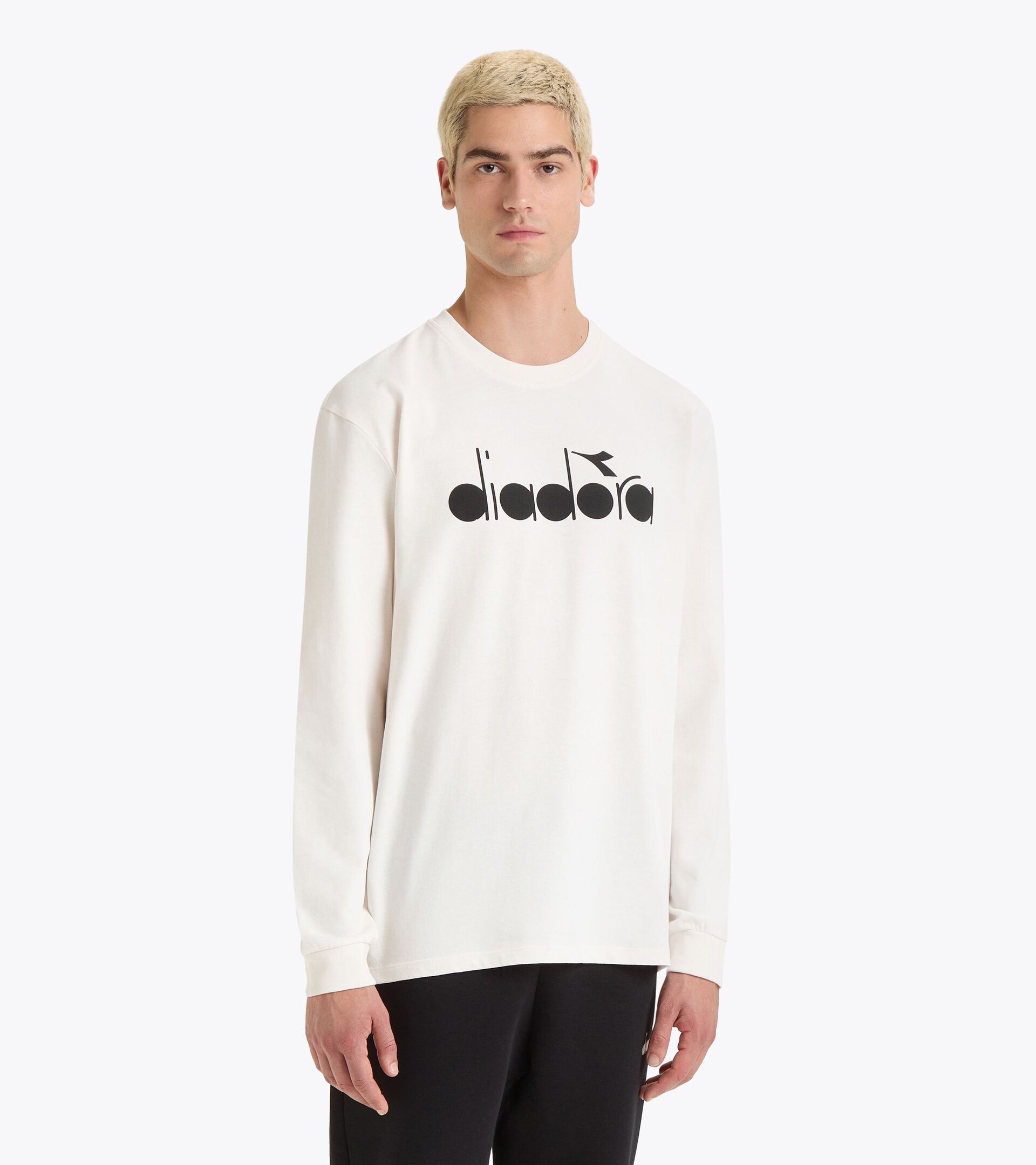 Camiseta deportiva de manga larga - Para todos los géneros
 T-SHIRT LS ROUTE ALYSSUM BLANCO - Diadora