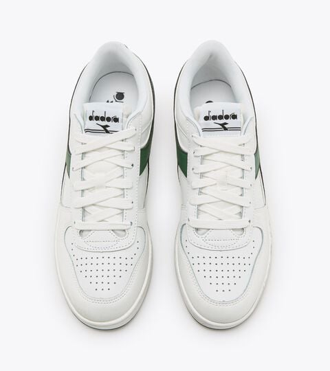 MAGIC BASKET LOW ICONA, WHITE/FOGLIAGE GREEN Sporty sneakers - All-Gender MAGIC BASKET LOW ICONA WHITE/FOGLIAGE GREEN - Diadora