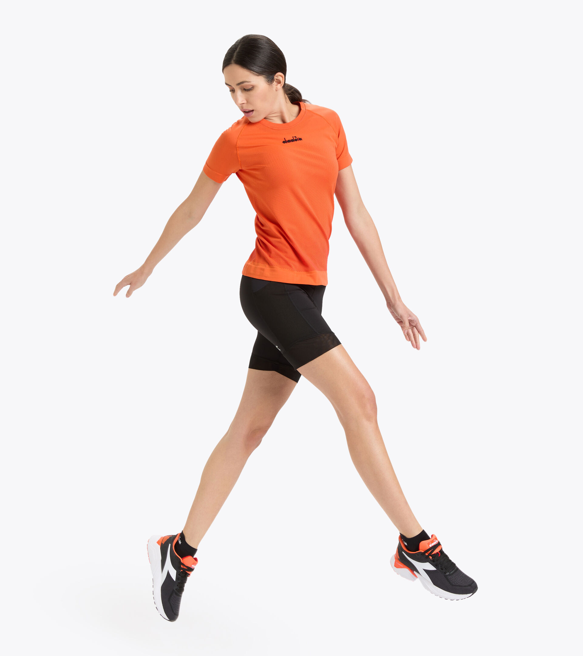 Italian-made running T-shirt - Women L. SS SKIN FRIENDLY T-SHIRT FIERY RED/ORANGE VERMILLION - Diadora