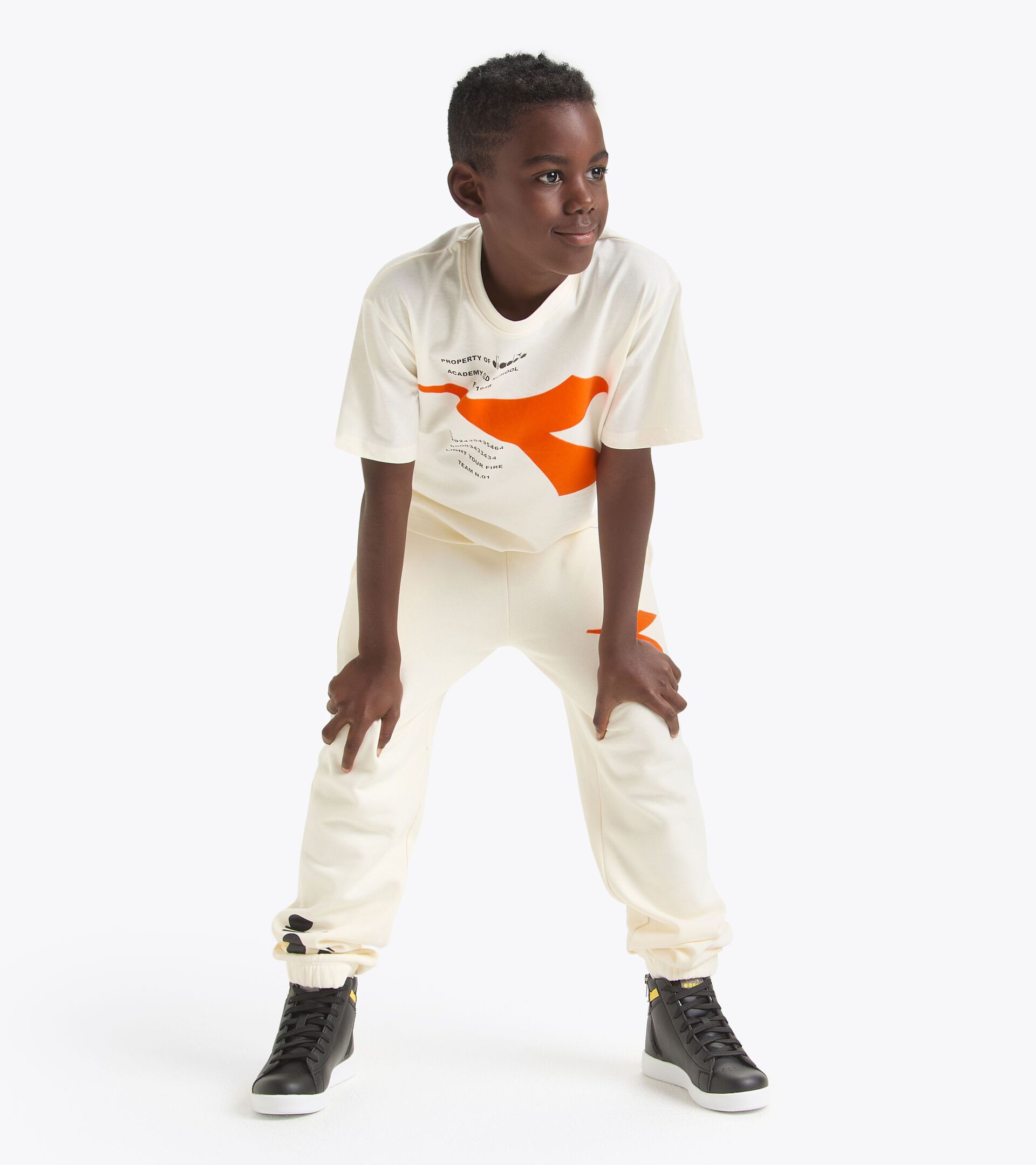 T-shirt with a contrasted logo - Boy JB. T-SHIRT SS FREGIO SOLITARY STAR - Diadora