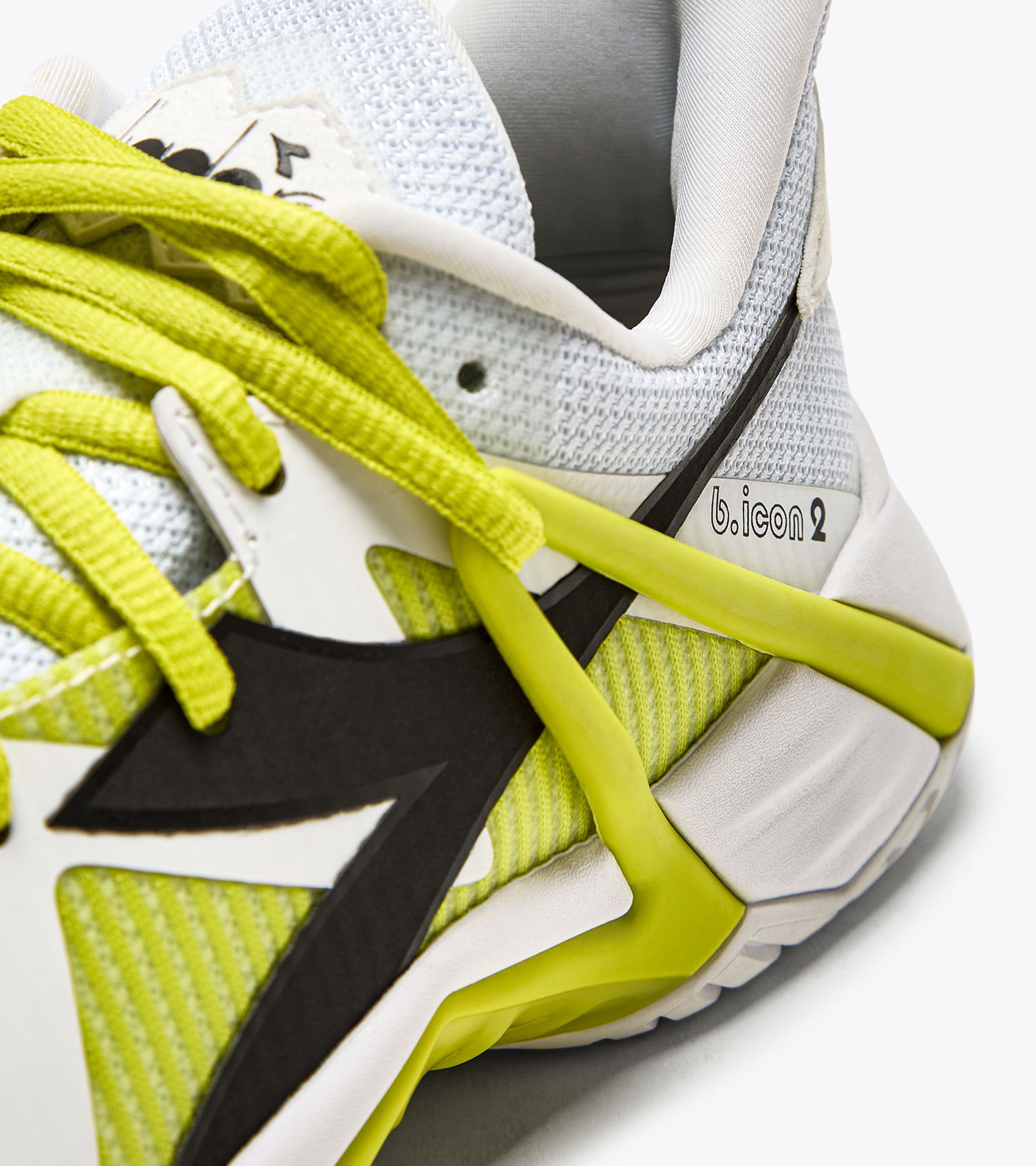 Diadora badminton shop