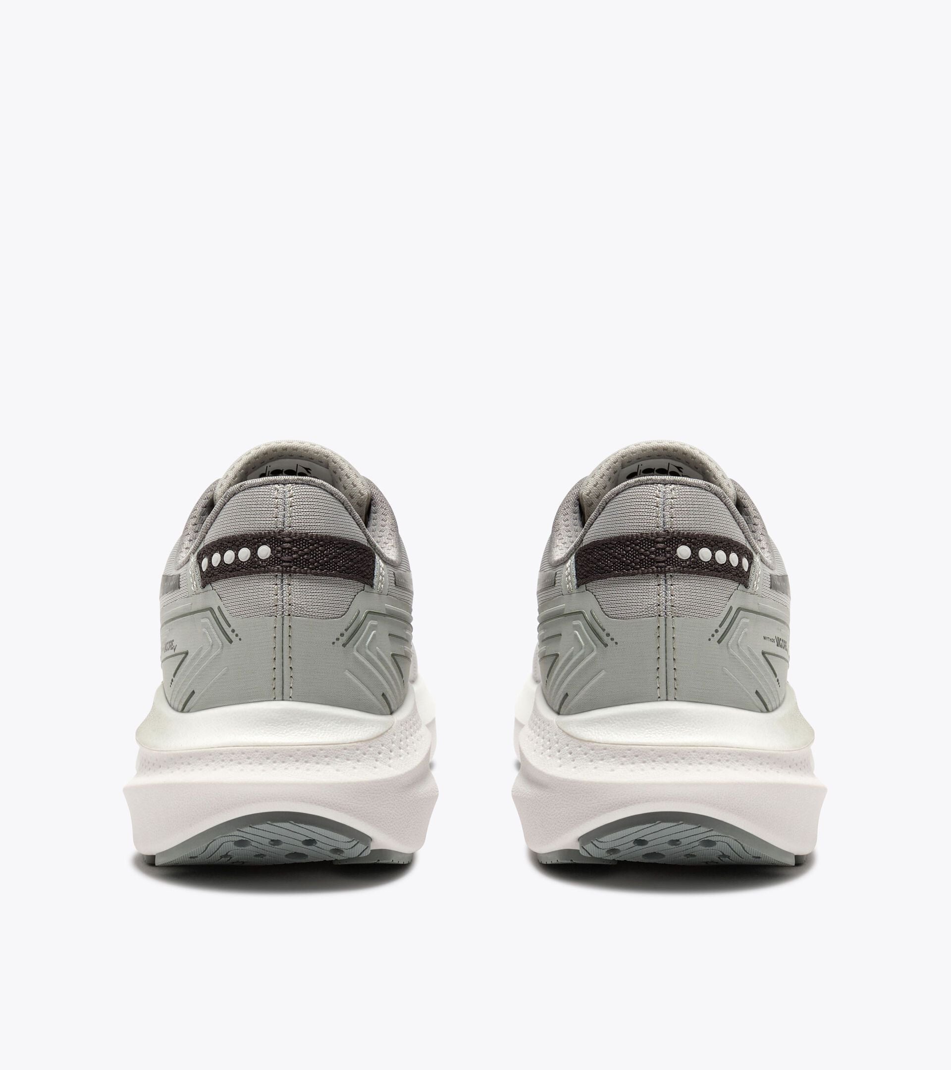 Running shoe - Stability and protection - Women&rsquo;s MYTHOS BLUSHIELD VIGORE V W SILVER /FORGED IRON - Diadora