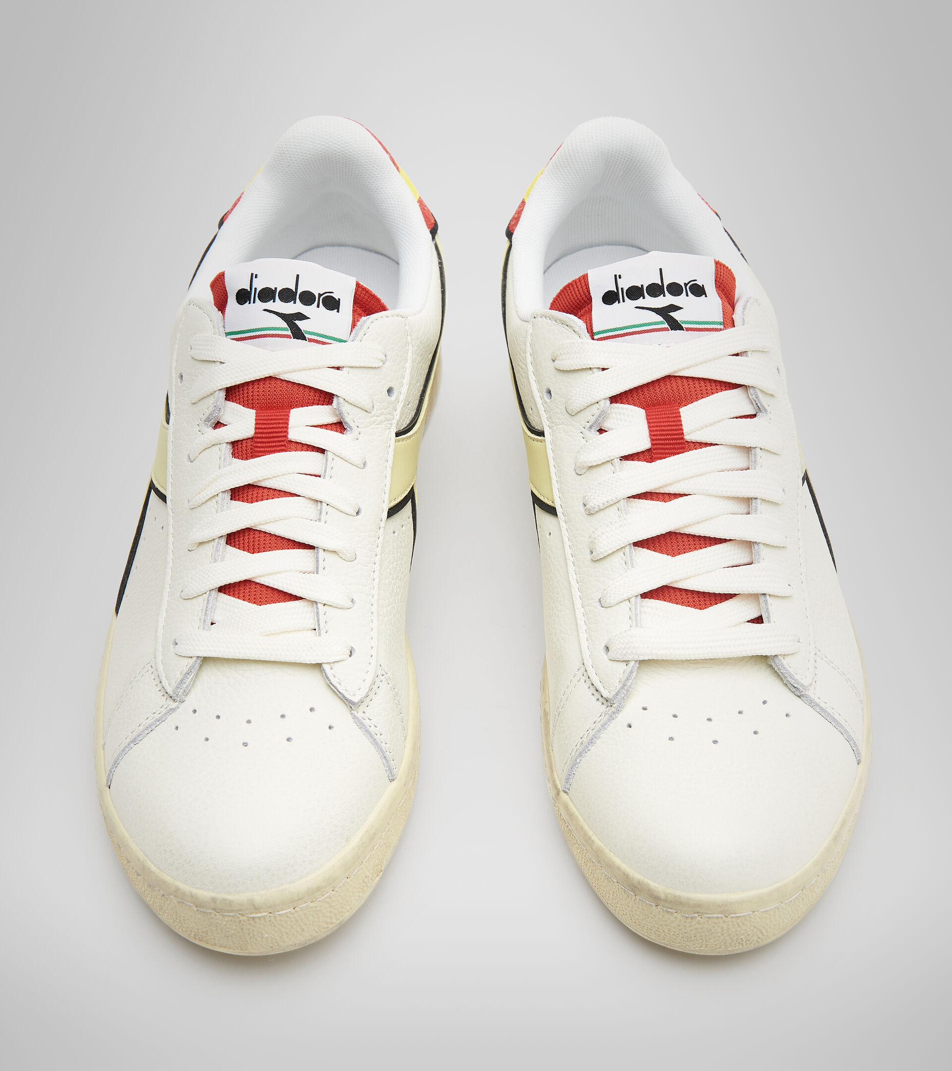 Sports shoe - Unisex GAME L LOW ICONA BLACK/WHITE/FER.RED ITALY - Diadora