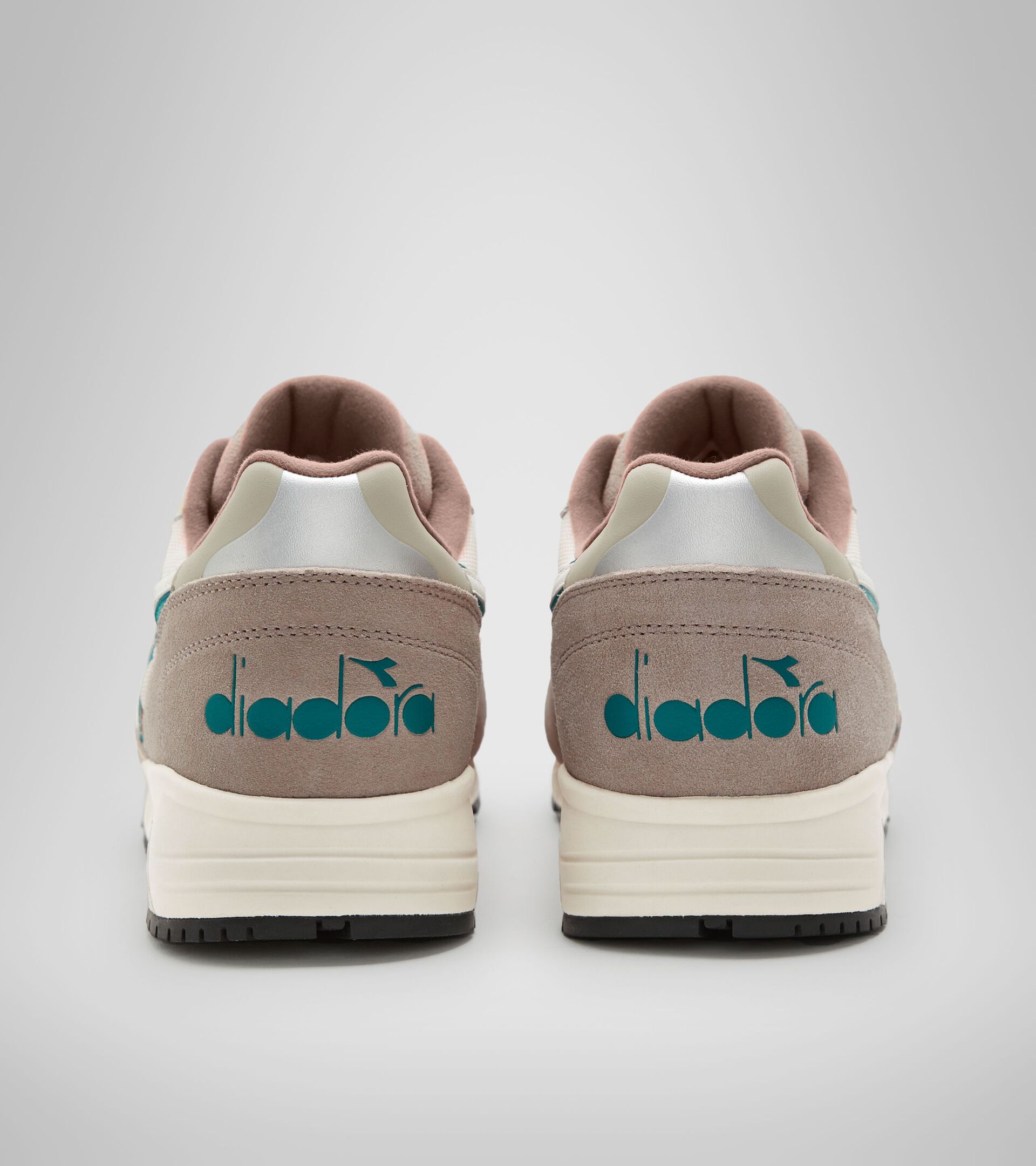 Sporty sneakers - Gender neutral N902 PARCHMENT/FEATHER GRY/ALFALFA - Diadora