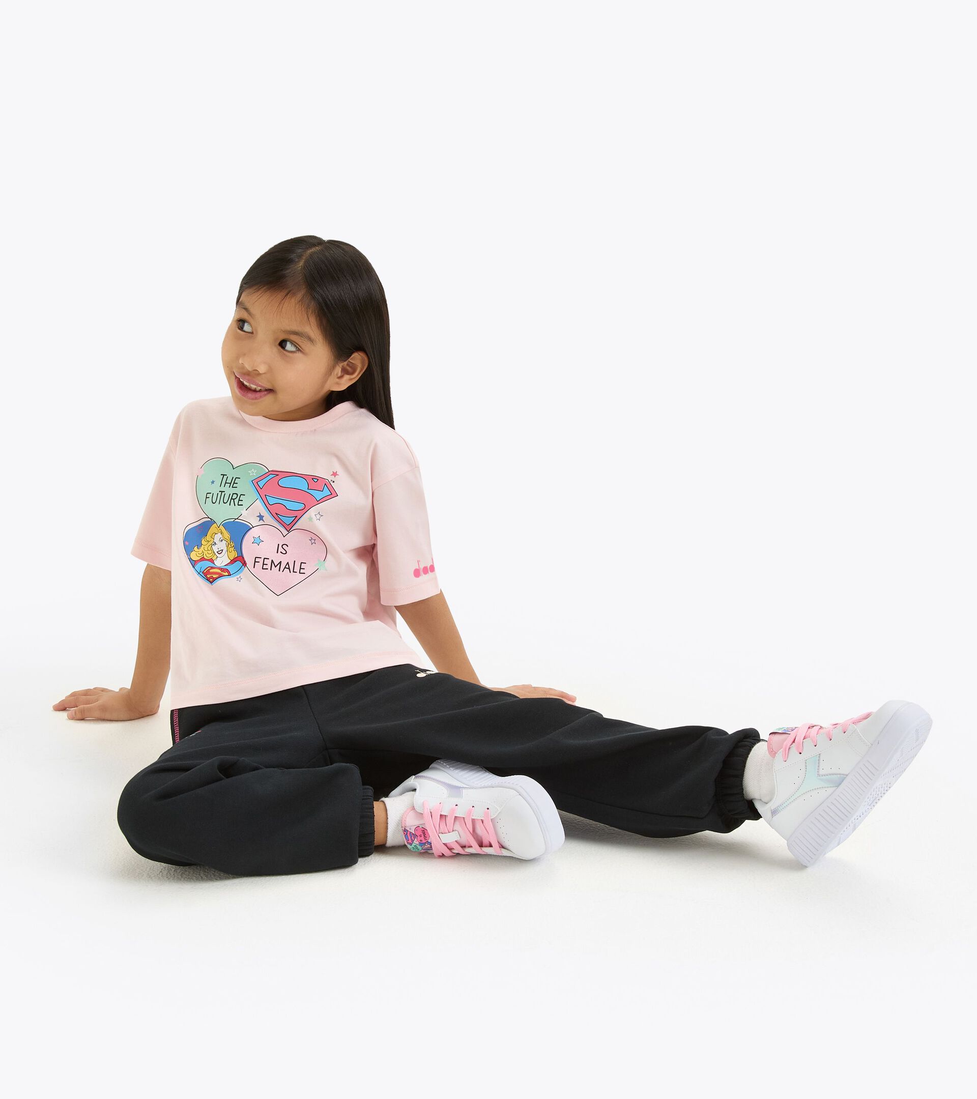 Jogger supereroi - Bambini e bambine 
 JU.JOGGER PANT SUPERHEROES NERO/ROSA DI BOSCO - Diadora