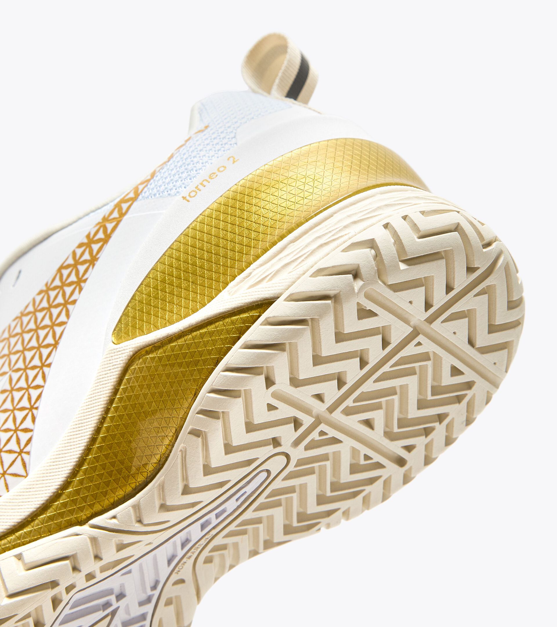 Tennis shoes for hard surfaces or clay courts - Women BLUSHIELD TORNEO 2 W AG WHITE/GOLD - Diadora