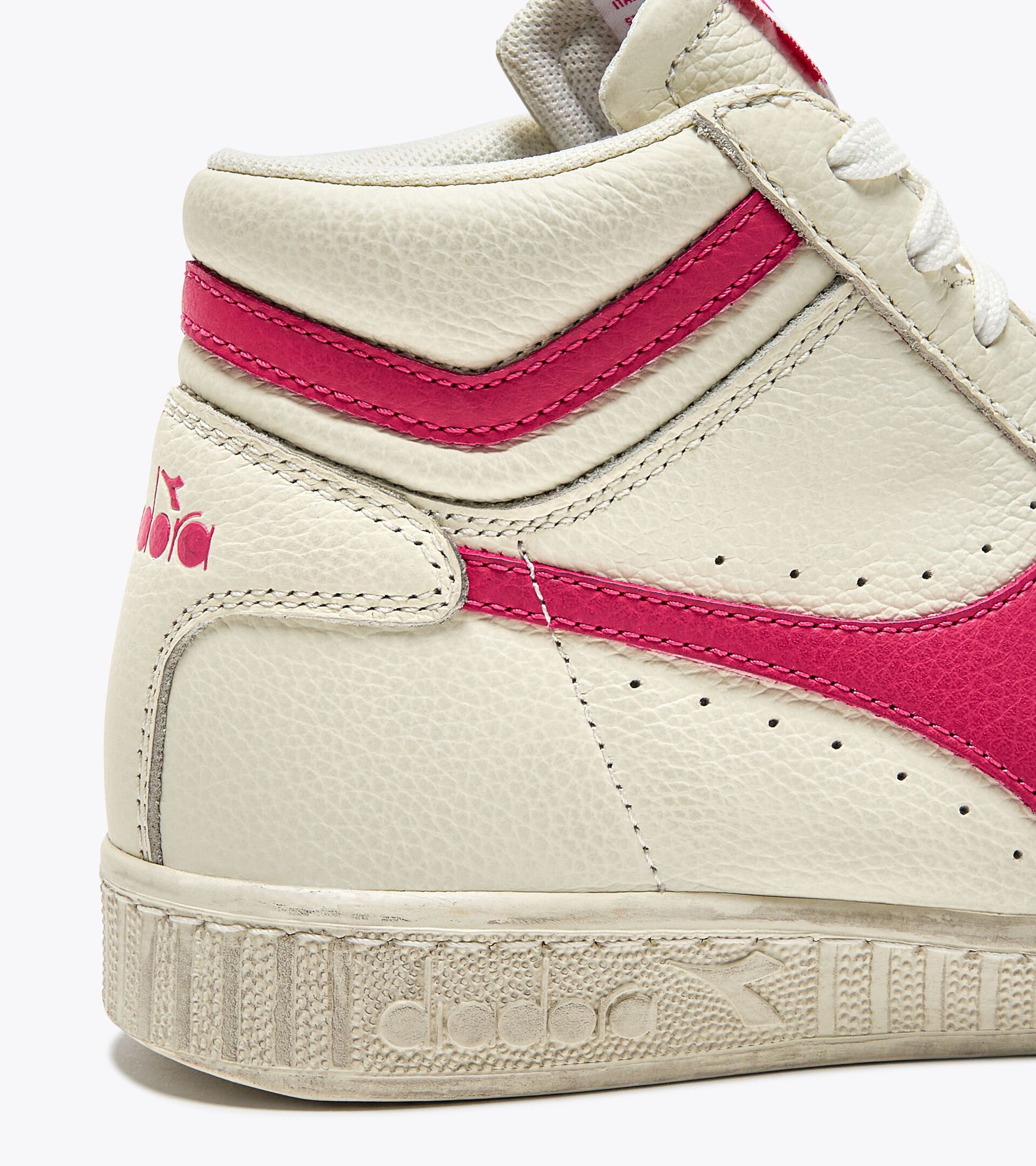Sporty sneakers - All-Gender GAME L HIGH WAXED WHITE/RASPBERRY SORBET - Diadora