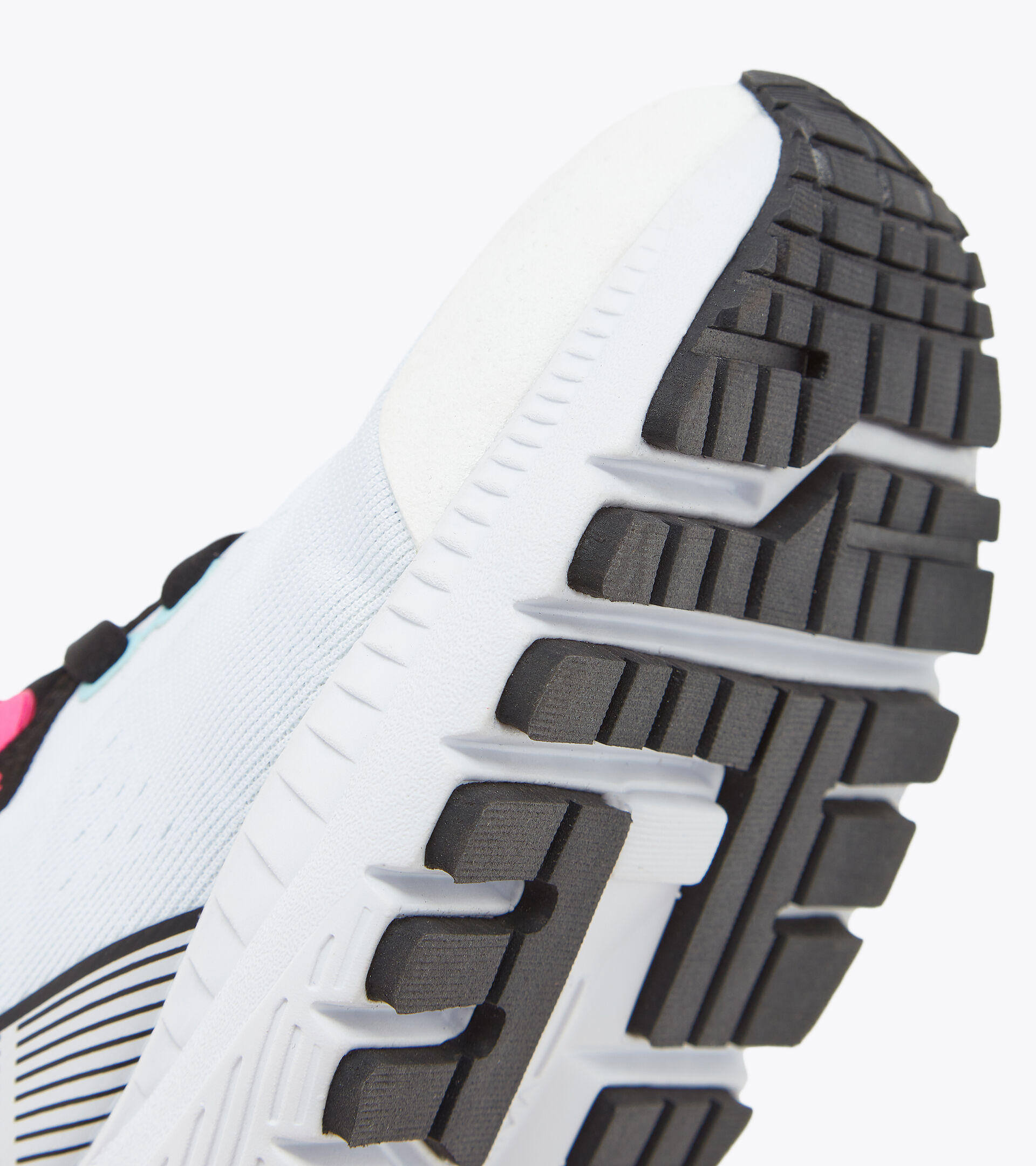 Running shoes - Women
MYTHOS BLUSHIELD VIGORE 2 W WHITE/PINK FLUO/BLACK - Diadora