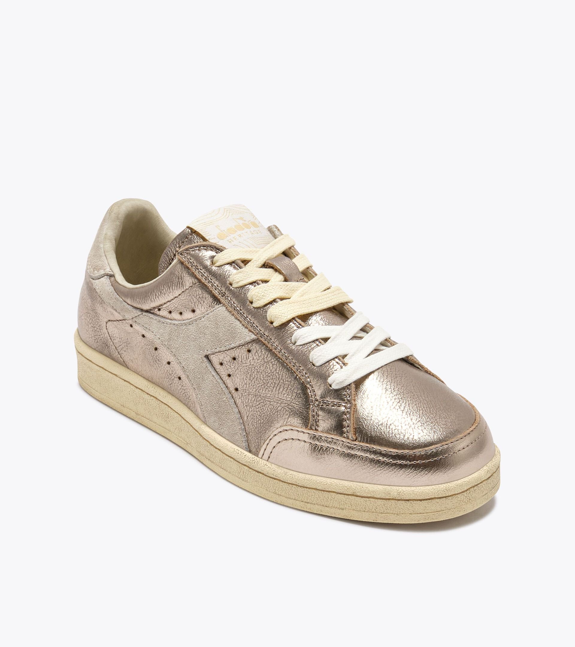 Heritage sneaker made from leather - All-gender
 PRESTIGE METAL USED BEIGE/WHITE - Diadora