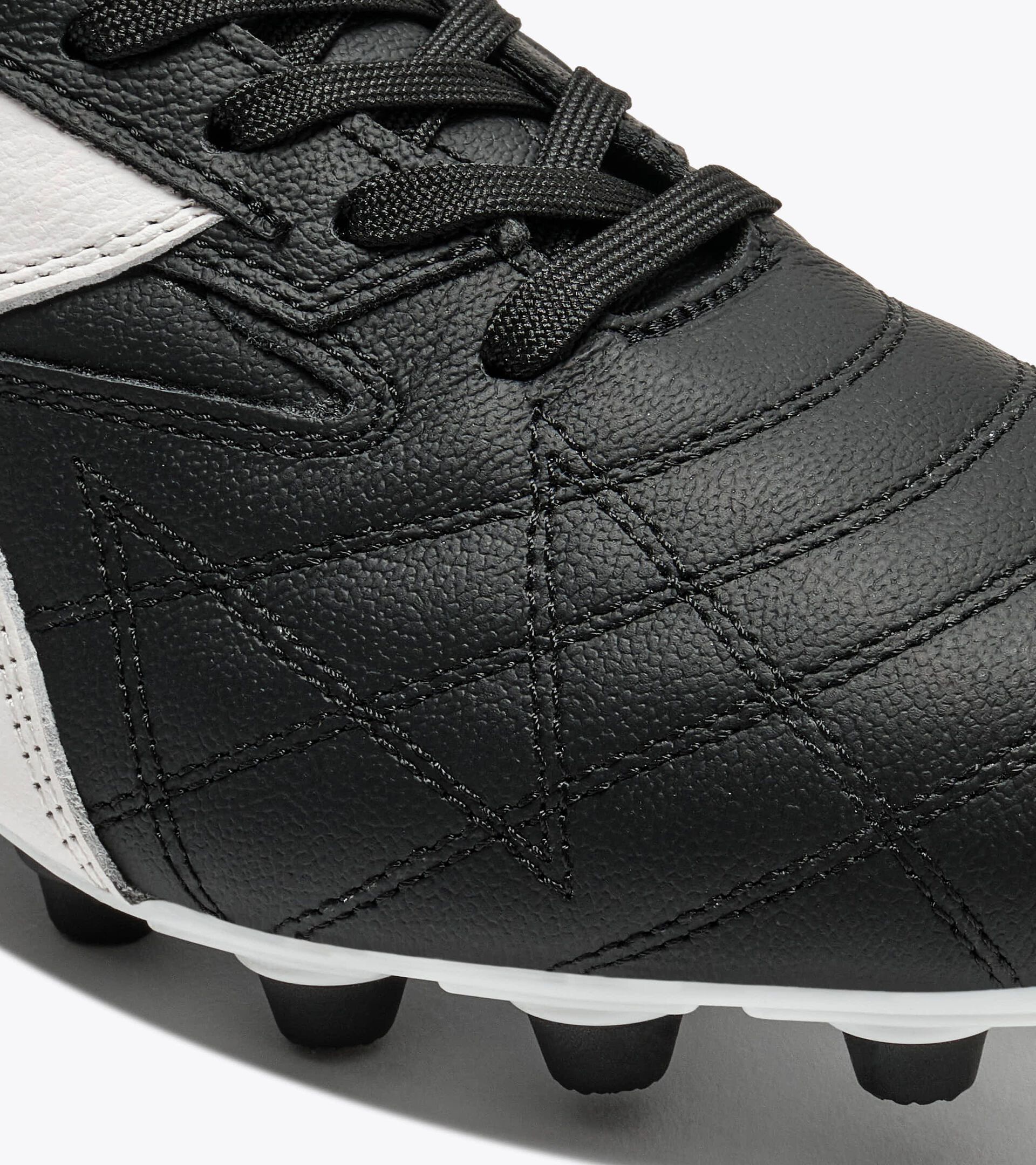 Bota de f&uacute;tbol Made in Italy para superficies compactas - Hombre M.WINNER  ITA OG 94 LT+  MDPU NEGRO/BLANCO - Diadora