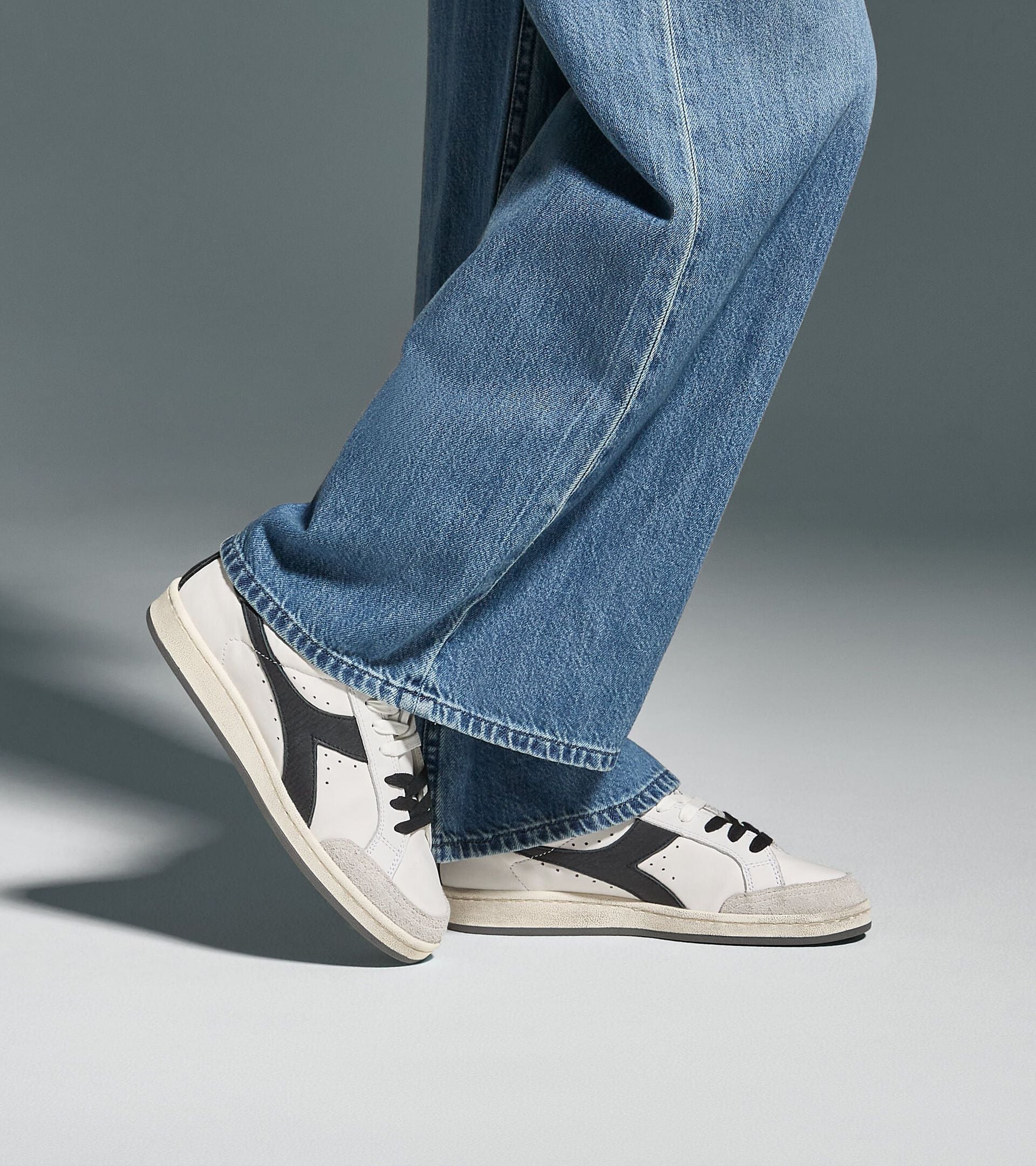 Sneakers Heritage en cuir - Pour tous les genres
 PRESTIGE USED BLANC/NOIR (C0351). - Diadora