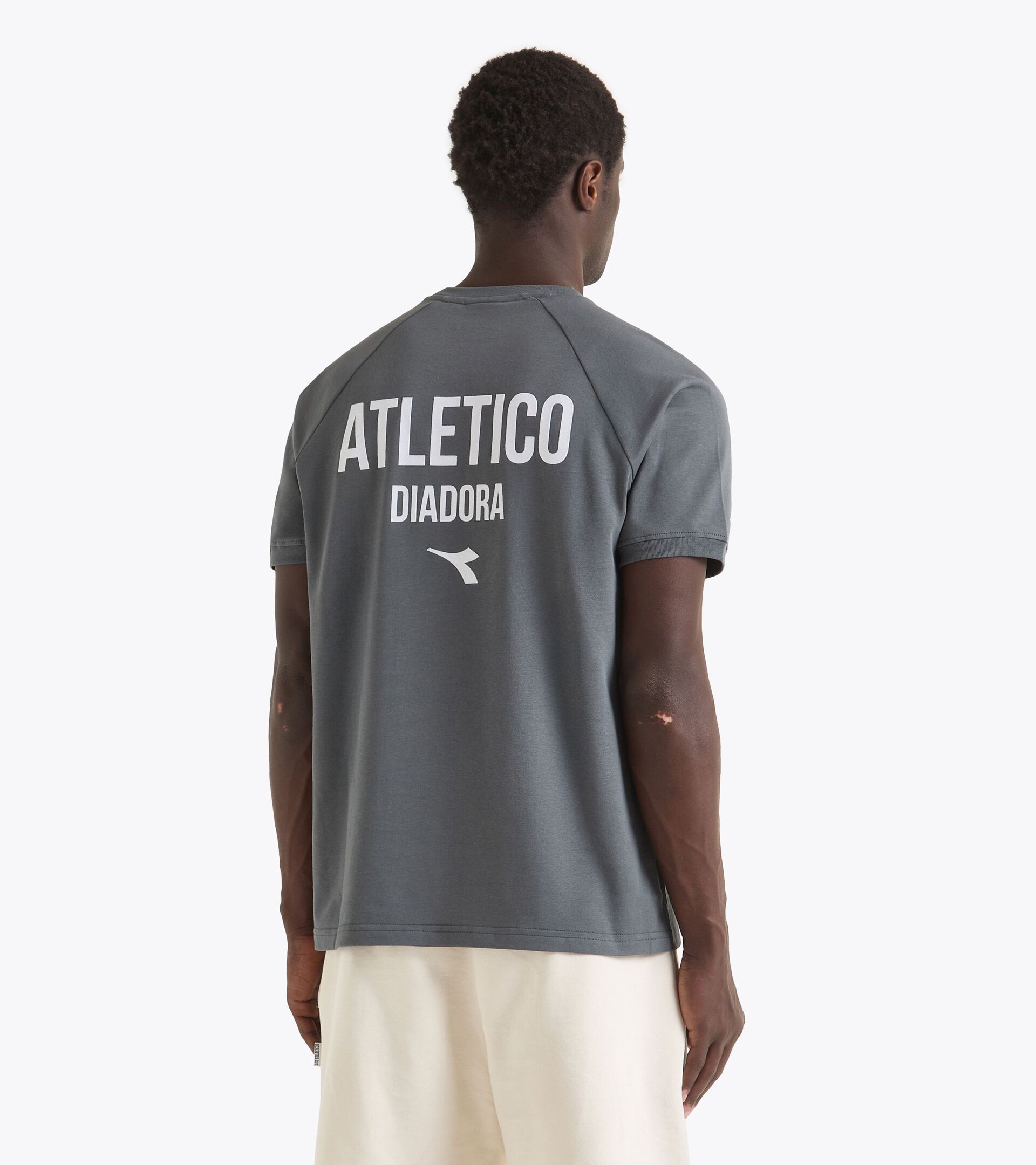 T-shirt Legacy - Made in Italy - Pour tous les genres T-SHIRT SS LEGACY ROCHE DE CHATEAU - Diadora
