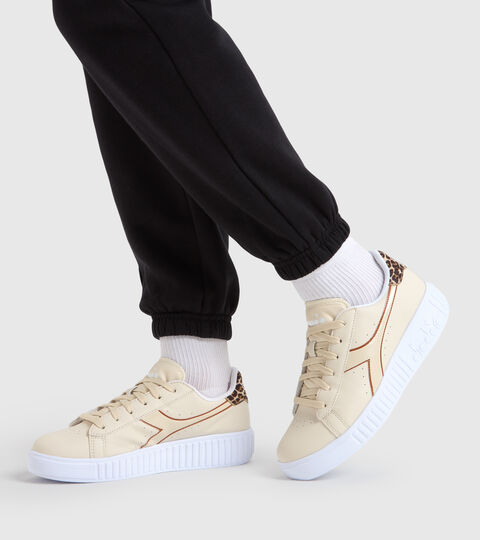 GAME STEP P LEOPARD GS, BEIGE ANGORA Chaussures de sport - Jeunes 8-16 ans GAME STEP P LEOPARD GS BEIGE ANGORA - Diadora