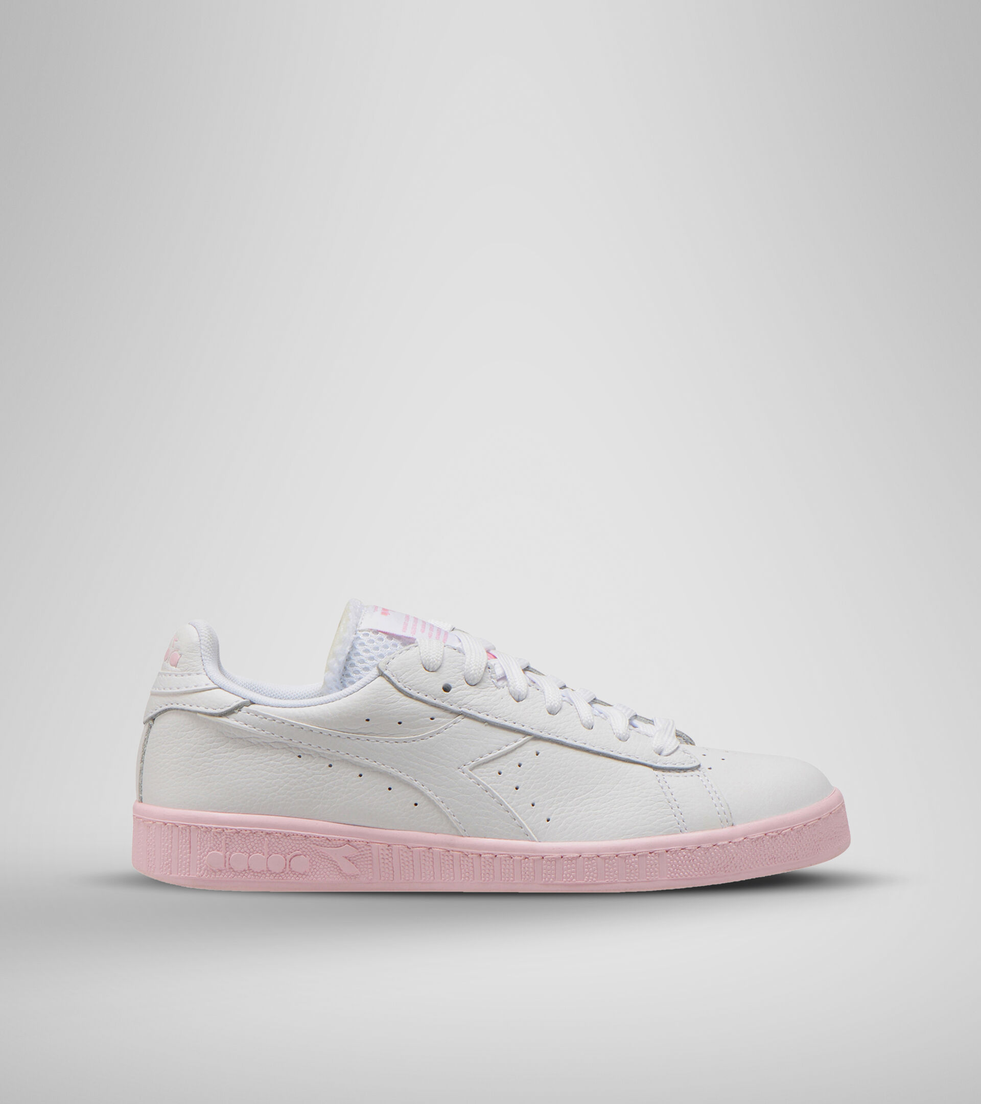 Sports shoe - Women GAME L LOW SOLE BLOCK WN SUPER WHITE/PARFAIT PINK - Diadora