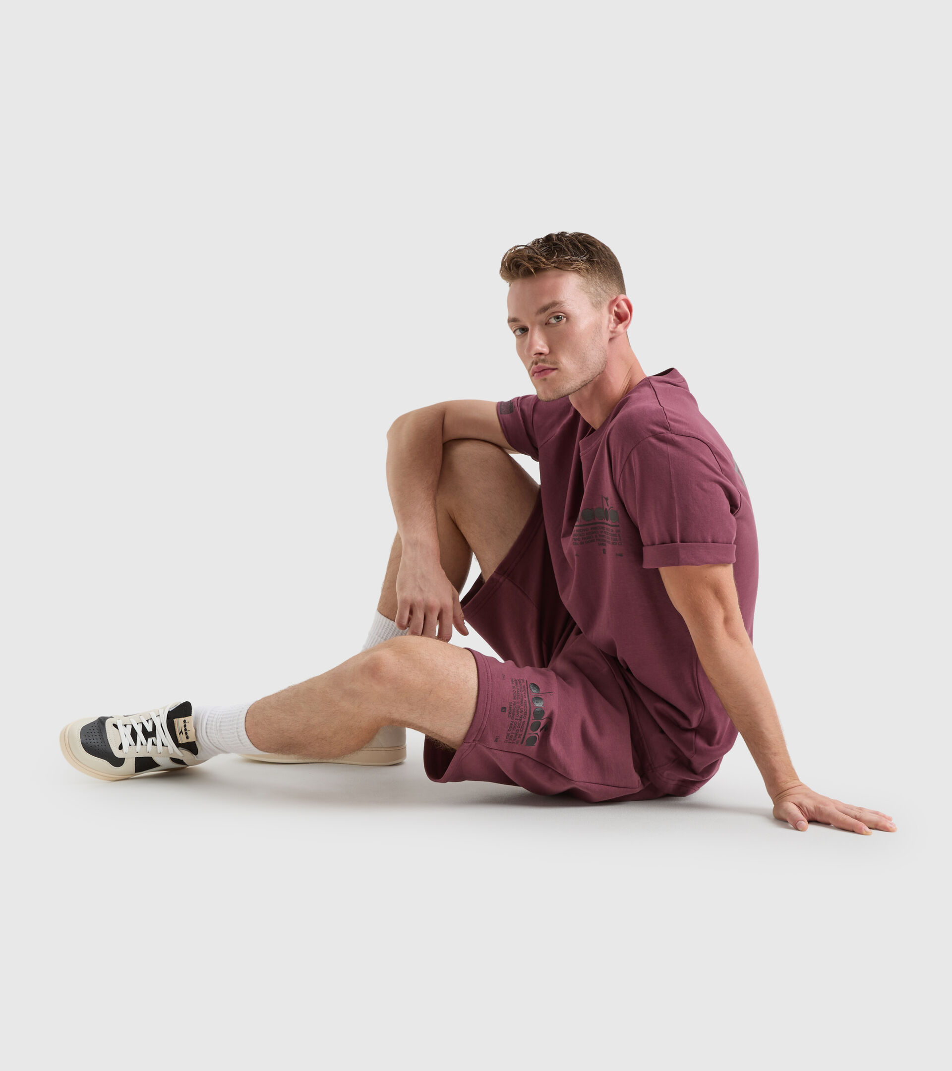 Camiseta de algodón - Unisex T-SHIRT SS MANIFESTO VIOLETAS PRENSADO - Diadora