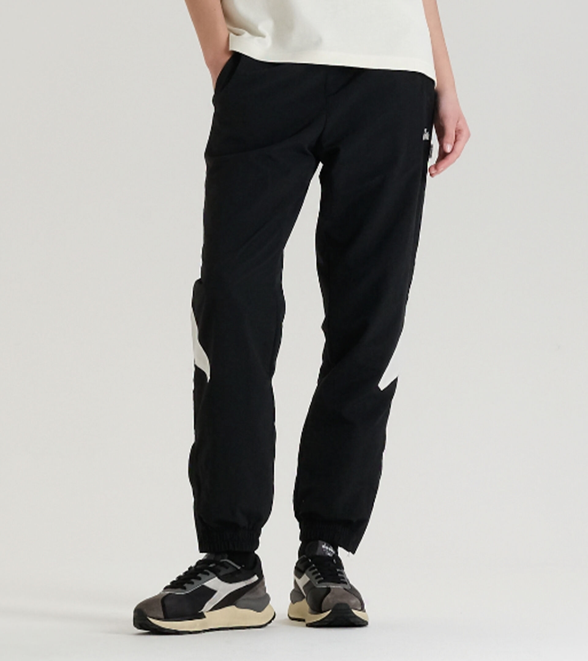 Pantalones deportivos - Made in Italy - Gender neutral TRACK PANTS LEGACY NEGRO - Diadora