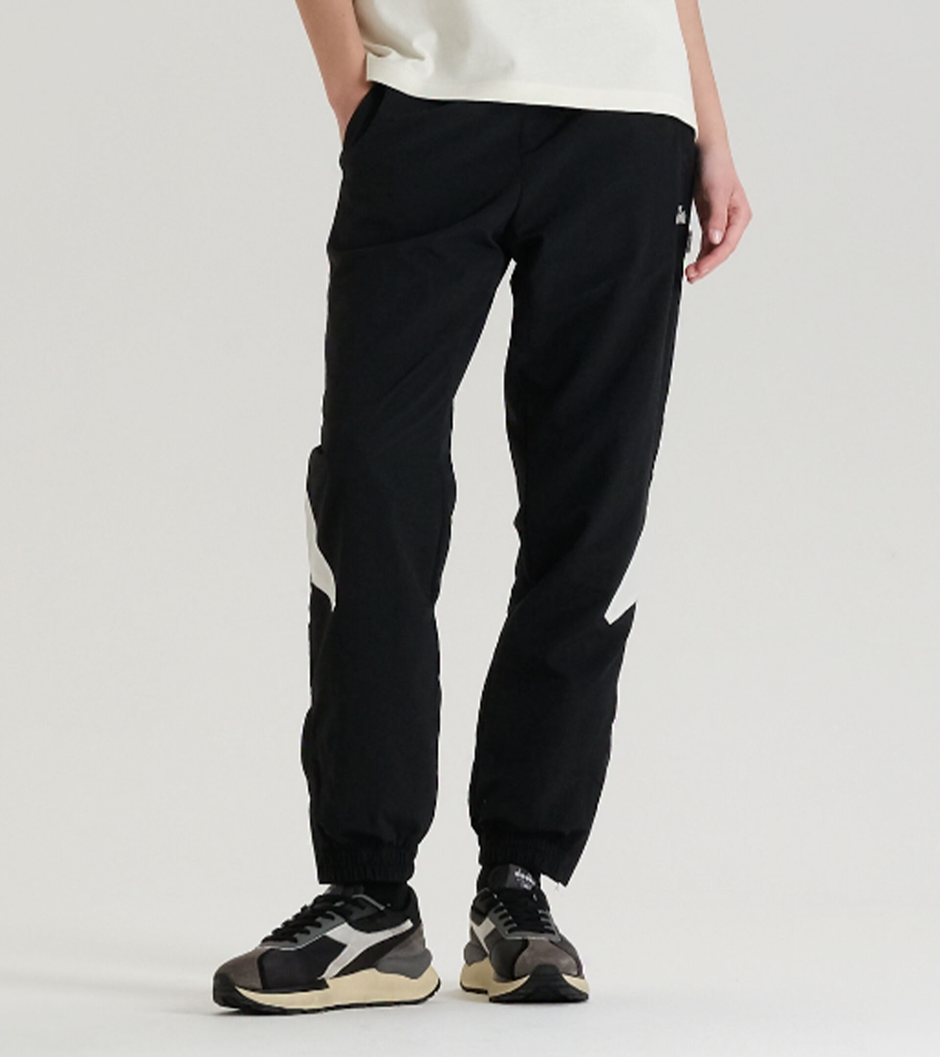 Track pants - Made in italy - Gender Neutral
TRACK PANTS LEGACY BLACK - Diadora