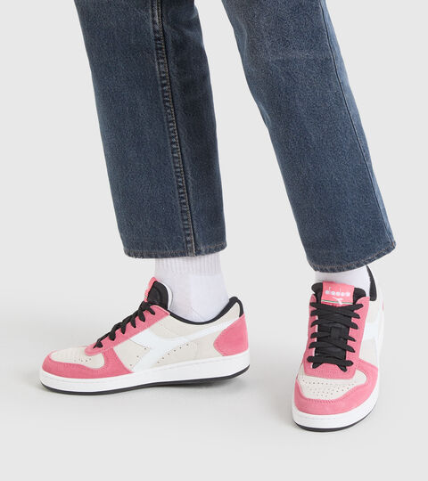 MAGIC BASKET LOW SUEDE WN, BLANC/ROSE THE/NOIR Chaussures de sport - Femme MAGIC BASKET LOW SUEDE WN BLANC/ROSE THE/NOIR - Diadora