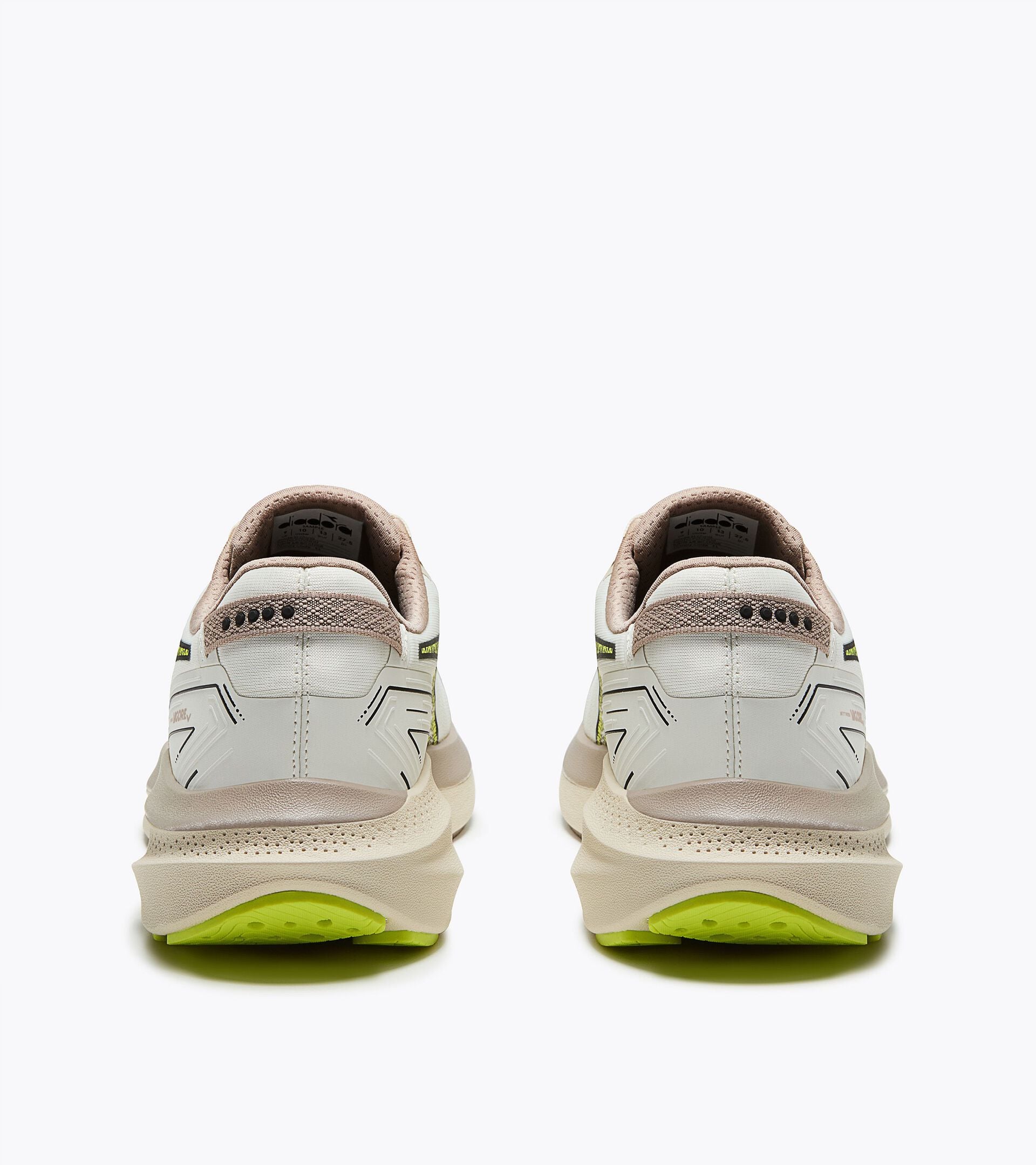 Running shoe - Stability and protection - Men&rsquo;s MYTHOS BLUSHIELD VIGORE V SNOW WHITE /ALMOND MILK - Diadora