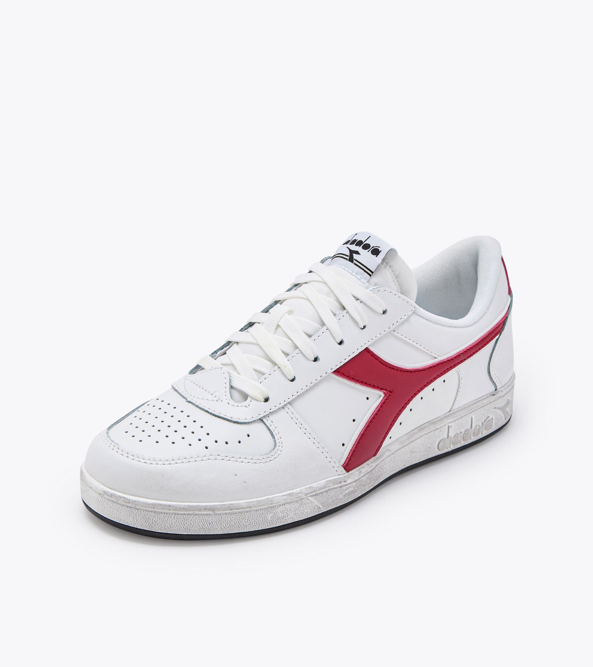 Sporty sneakers - Unisex MAGIC BASKET LOW ICONA WHITE/CHILI PEPPER - Diadora