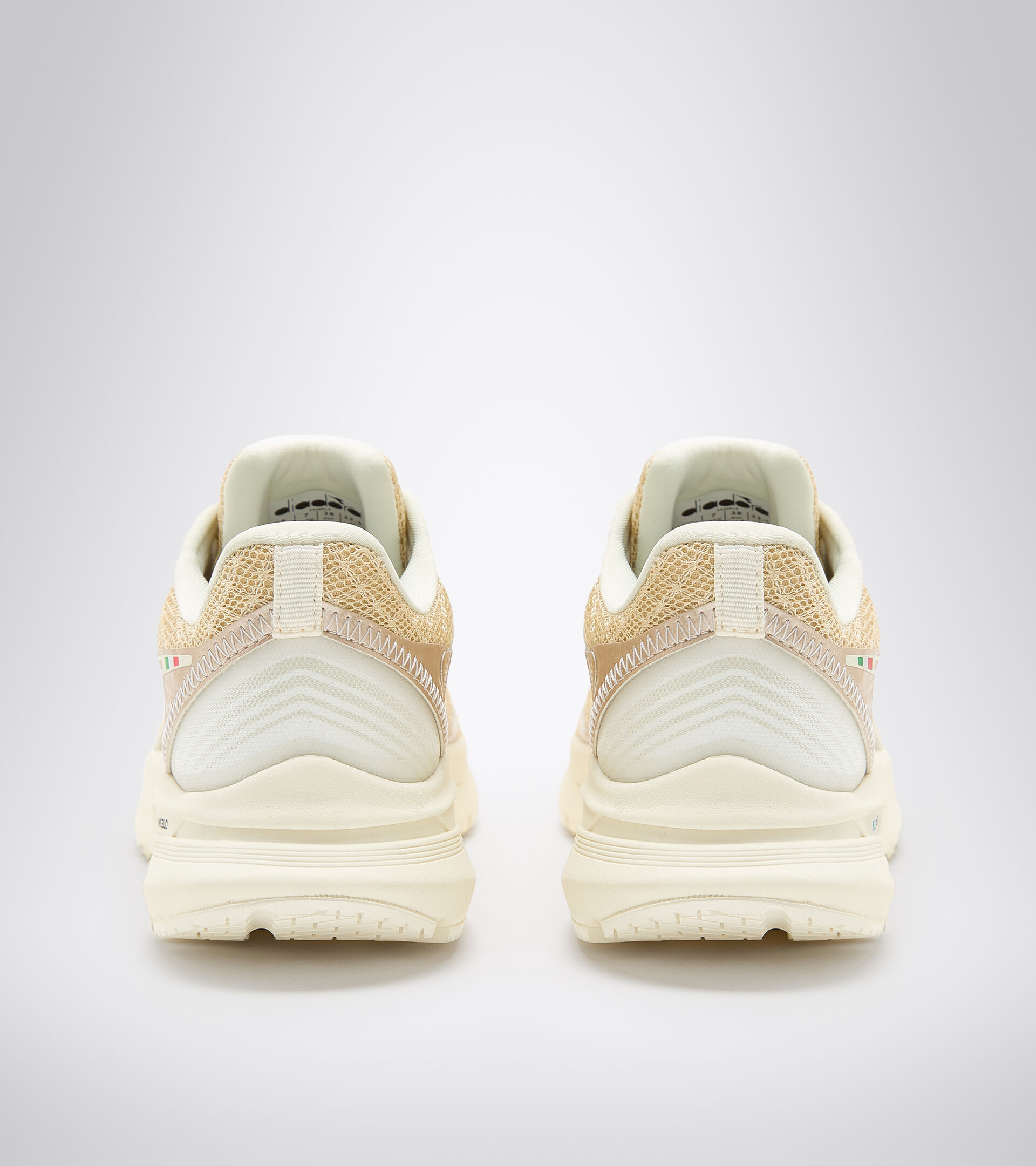 Chaussures de running - Femme MYTHOS BLUSHIELD VOLO 2 GOLD W OR BRILLANT/BLANCHE MURMURE - Diadora