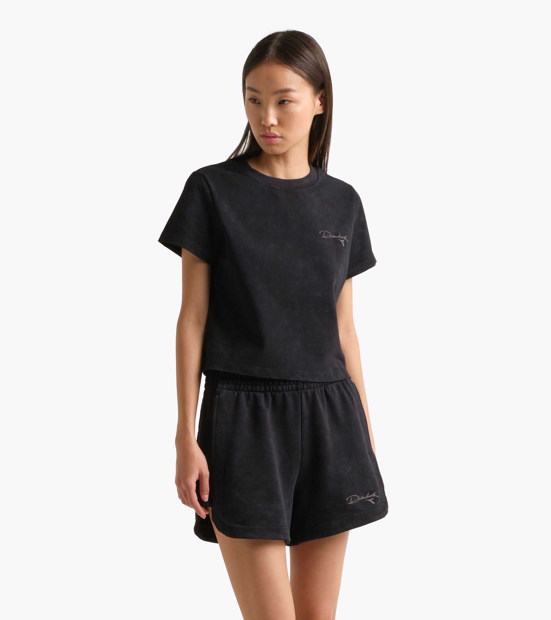 Retro-inspired Cotton T-shirt - Slim Fit - Women&rsquo;s
 L. T-SHIRT SS AVENUE LAB II BLACK COAL - Diadora