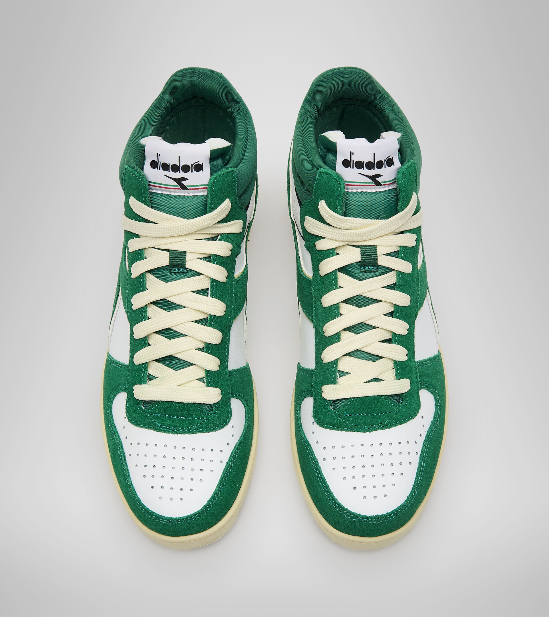 Sporty sneakers - Unisex MAGIC BASKET DEMI CUT SUEDE LEATHER AMAZON/WHITE - Diadora