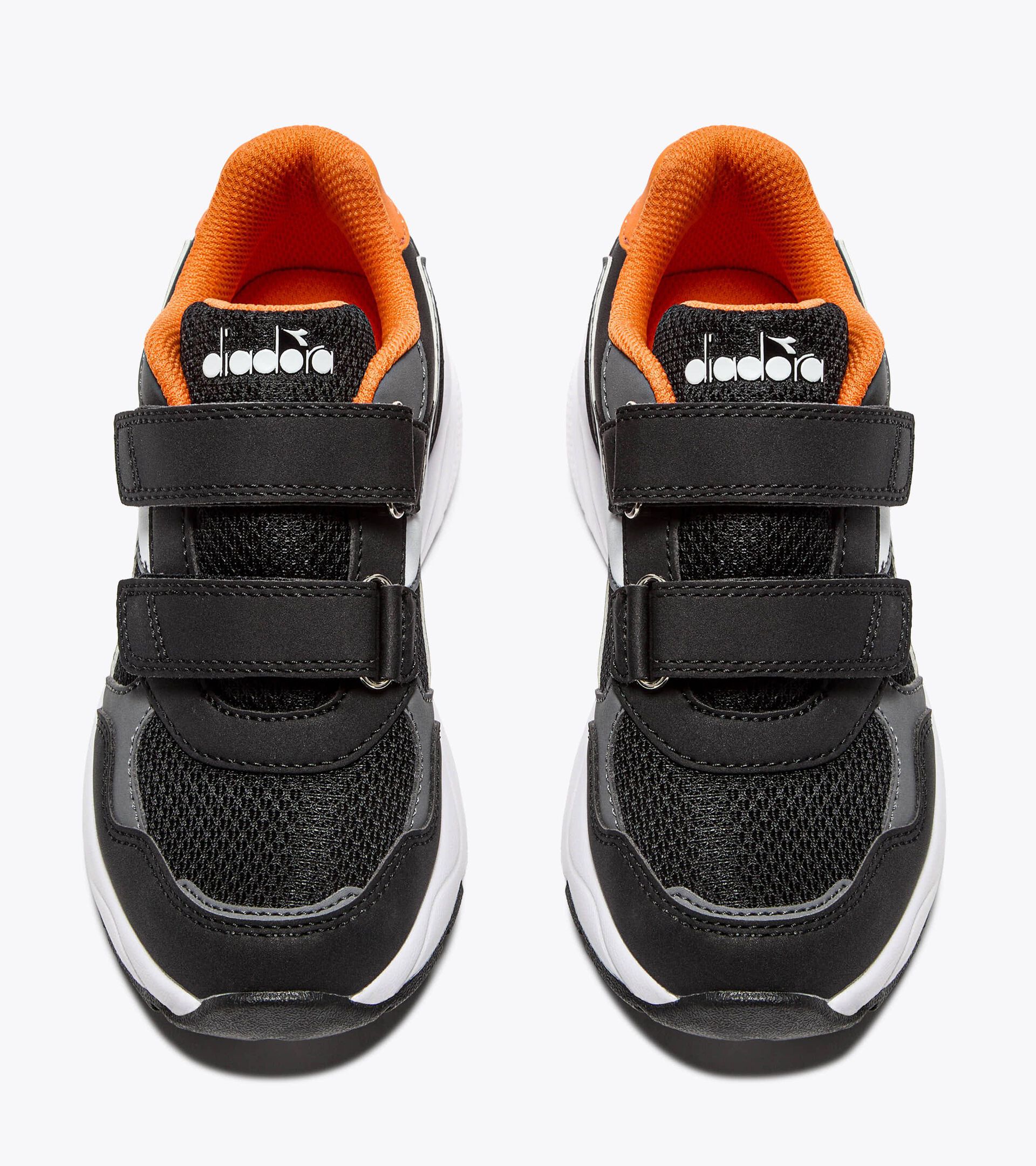 Junior running shoe - All-Gender FALCON 5 JR V BLACK/WHITE/ORANGE - Diadora