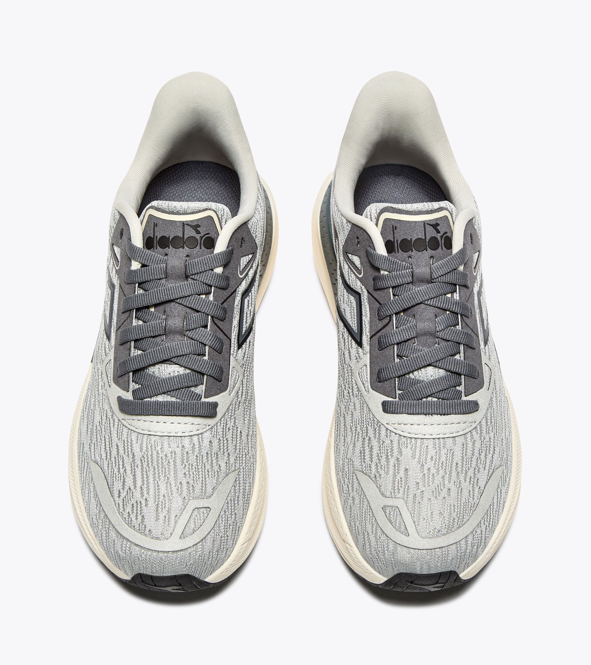 Running shoe - Stability and lightness - Boys and girls
 NUCLEO 2 Y SILVER DD/WHISPER WHITE - Diadora