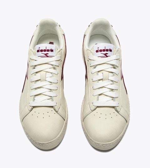 GAME L LOW WAXED STUDS WN, ROJO GRANADA Zapatilla deportiva de piel - Mujer
GAME L LOW WAXED STUDS WN ROJO GRANADA - Diadora