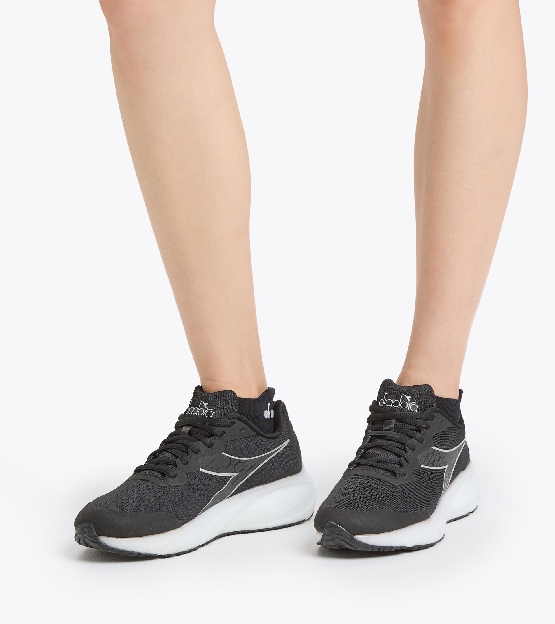 Running shoes - Women FRECCIA 2 W BLACK/SILVER/WHITE - Diadora