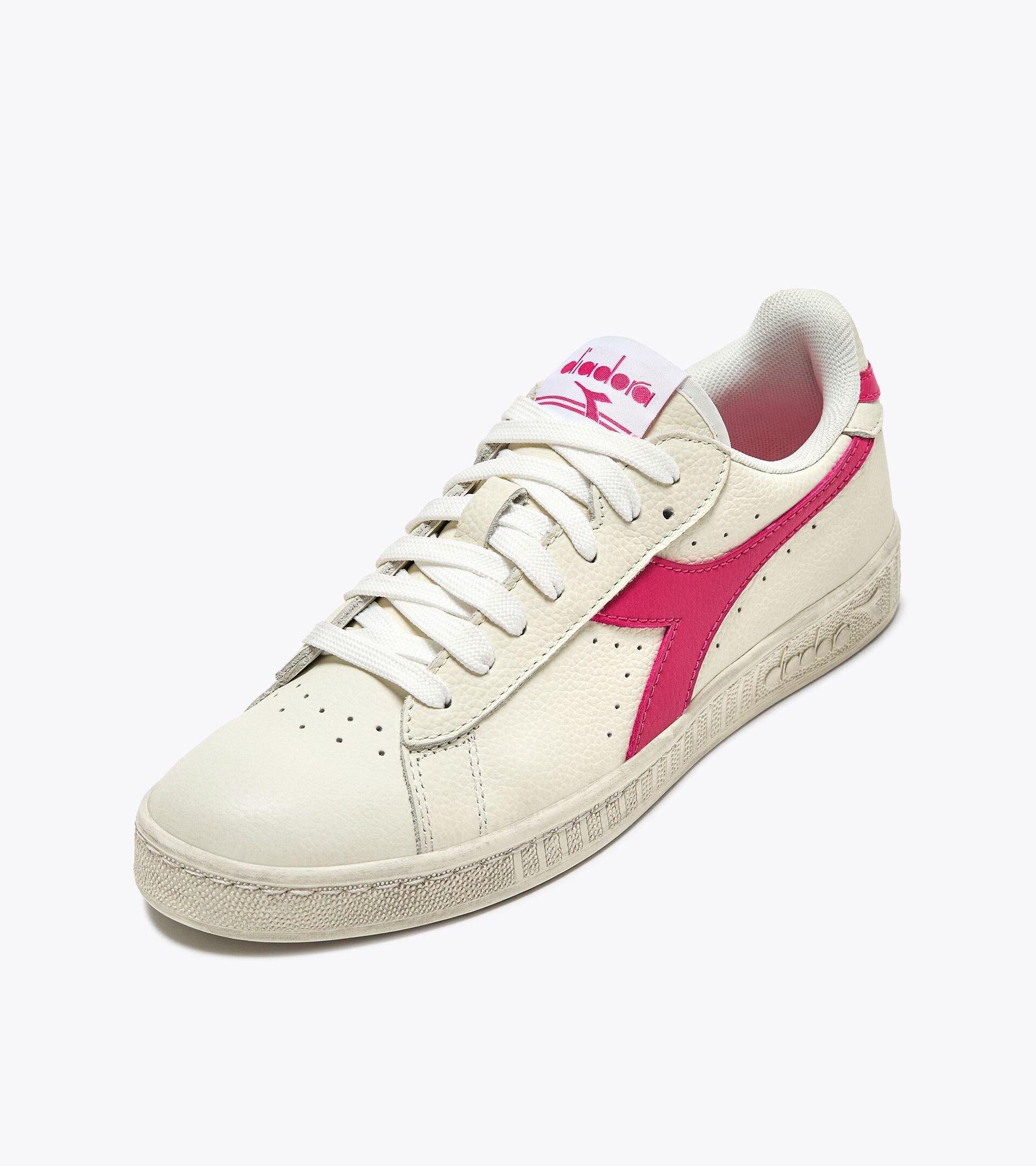 Sporty sneakers - All-Gender GAME L LOW WAXED WHITE/RASPBERRY SORBET - Diadora