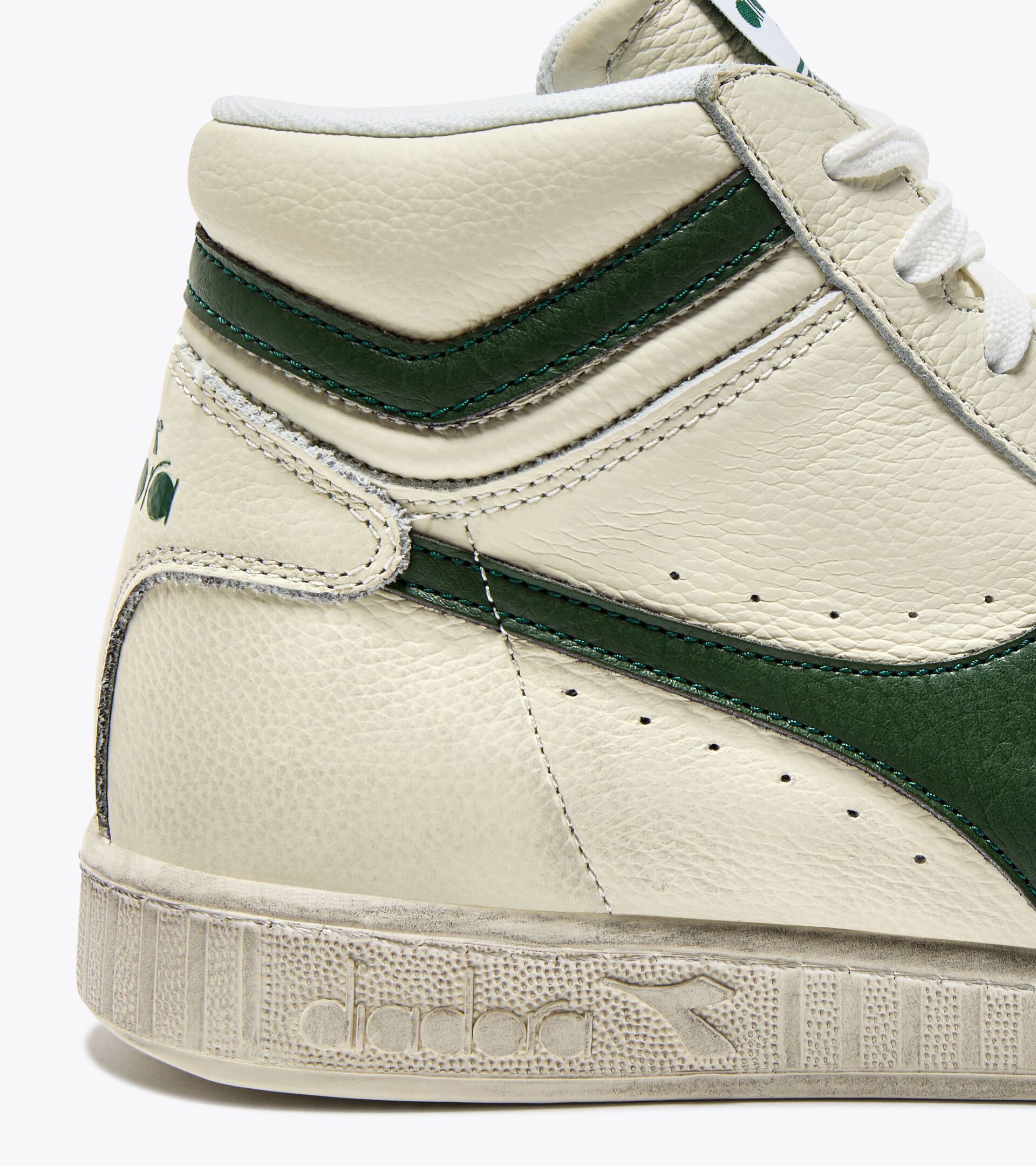 Sporty sneakers - All-Gender GAME L HIGH WAXED WHITE/FOGLIAGE GREEN - Diadora