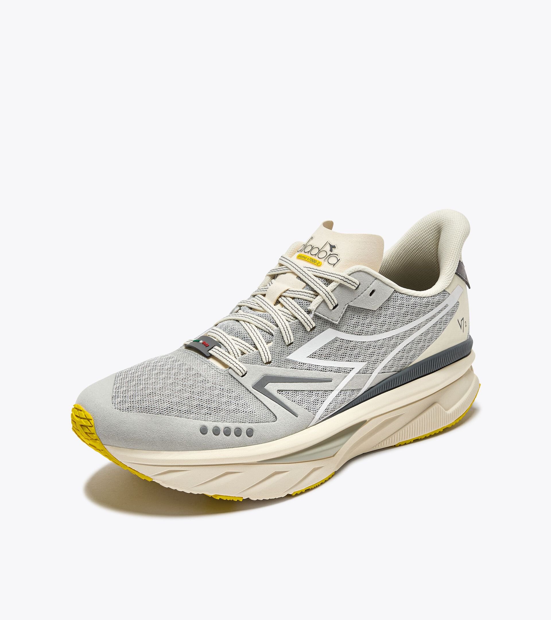 Made in Italy running shoe - Lightness and cushioning - All gender ATOMO V7000-2 SILVER DD/WHISPER WHITE - Diadora
