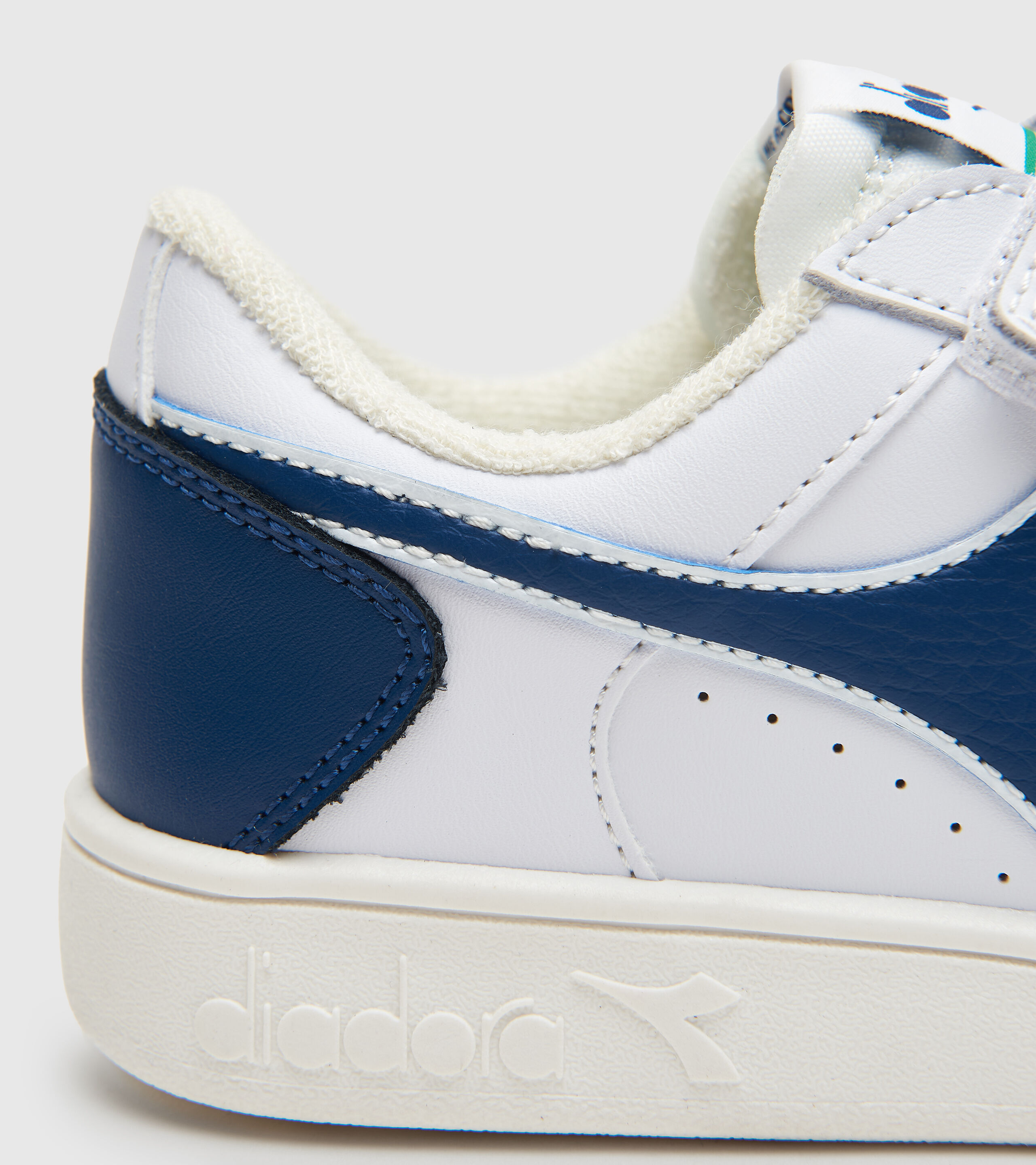Diadora velcro shoes