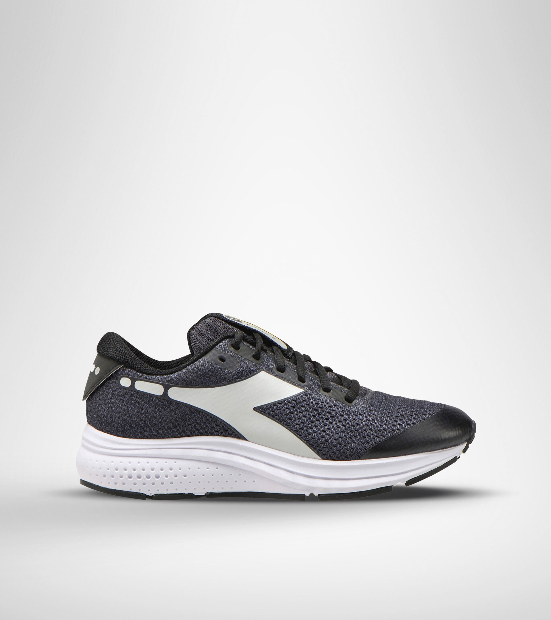Running shoe - Women KURUKA 5 W BLACK/SILVER - Diadora