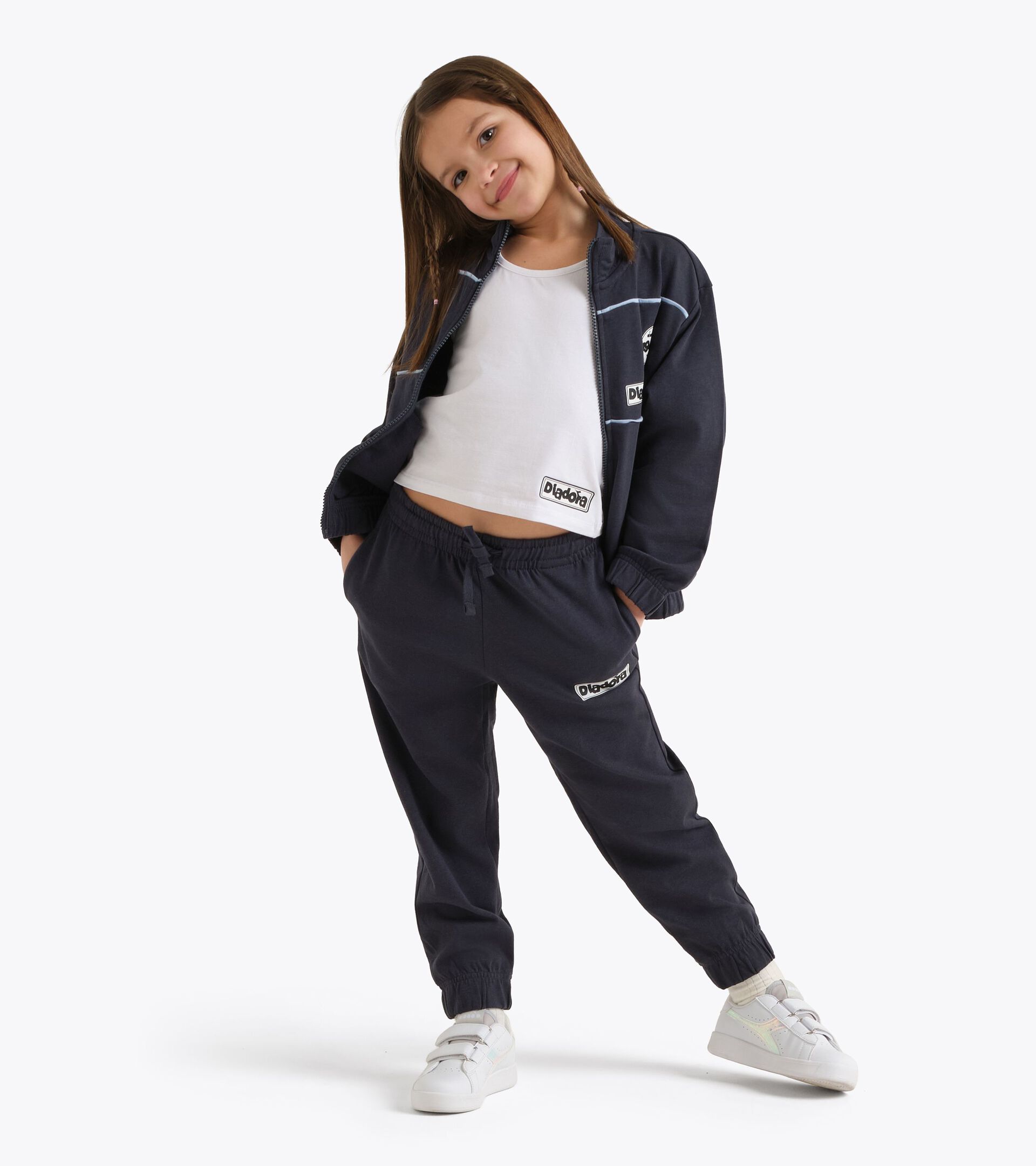 Surv&ecirc;tement de sport - Ado gar&ccedil;on et fille
 JU. TRACKSUIT FZ ESS. SPORTS  (HJ) BLEU NUITS - Diadora
