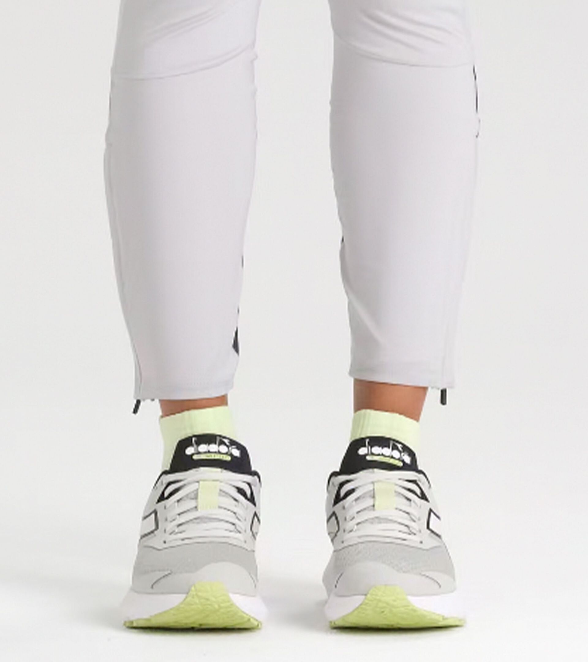 Running shoe - Stability and protection - Women’s MYTHOS BLUSHIELD VIGORE 3 W SILVER DD/WHITE/BLACK - Diadora