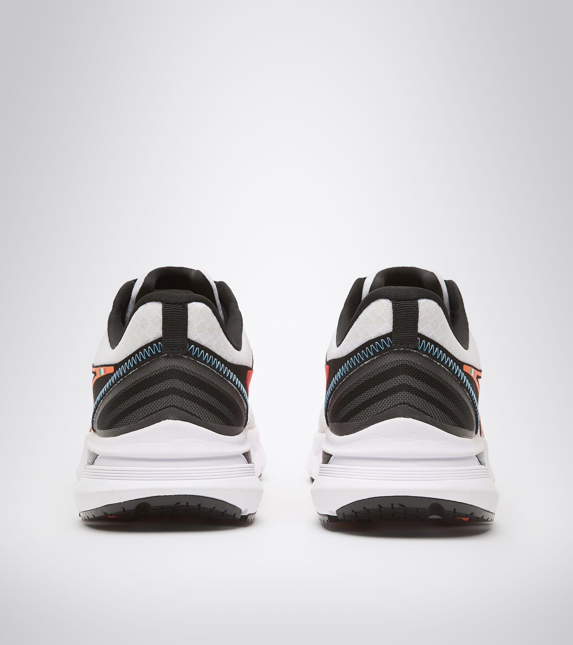 Running shoes - Men MYTHOS BLUSHIELD VOLO 2 WHITE/BLACK/VERMILLION ORANGE - Diadora