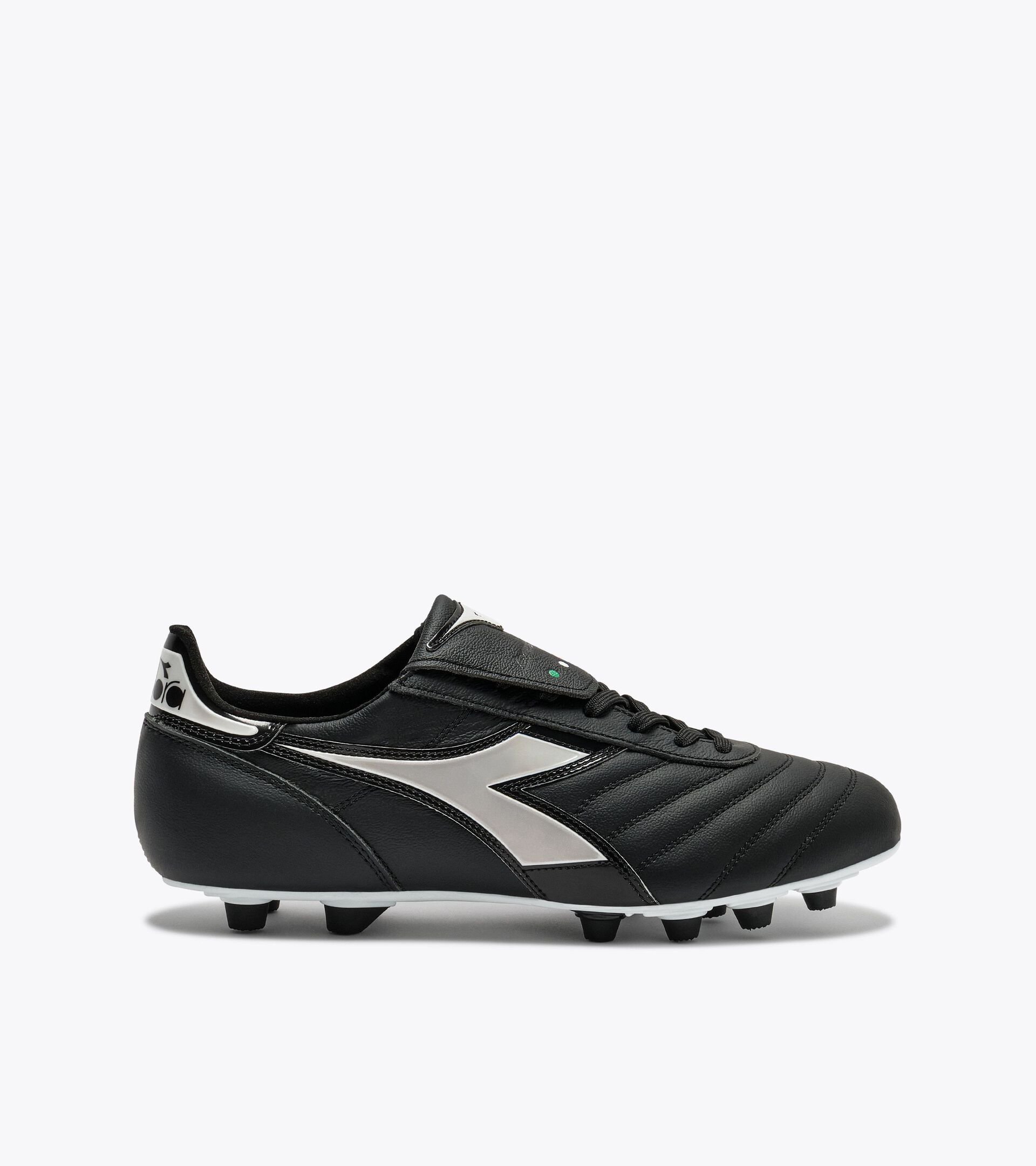 Chaussures de football pour terrains compacts Made in Italy - Pour tous les genres
 BRASIL ICON ITA OG LT+ MDPU NOIR/BLANC - Diadora