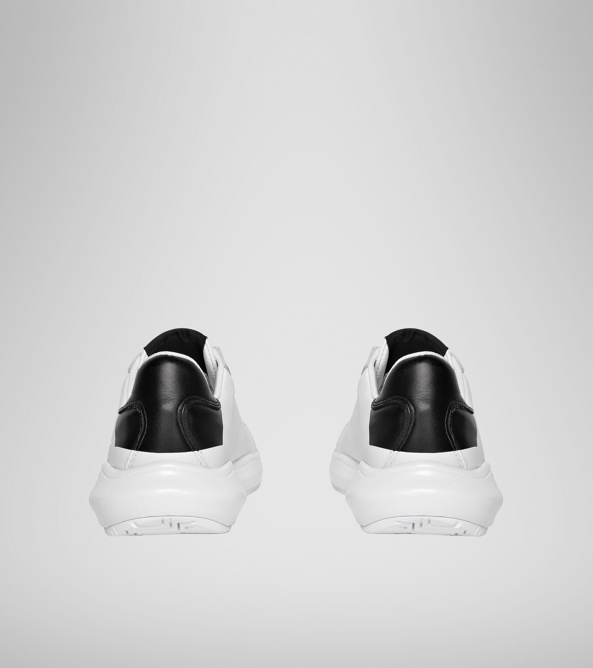 Sports shoe - Unisex MASS DAMPER DERBY WHITE/BLACK - Diadora