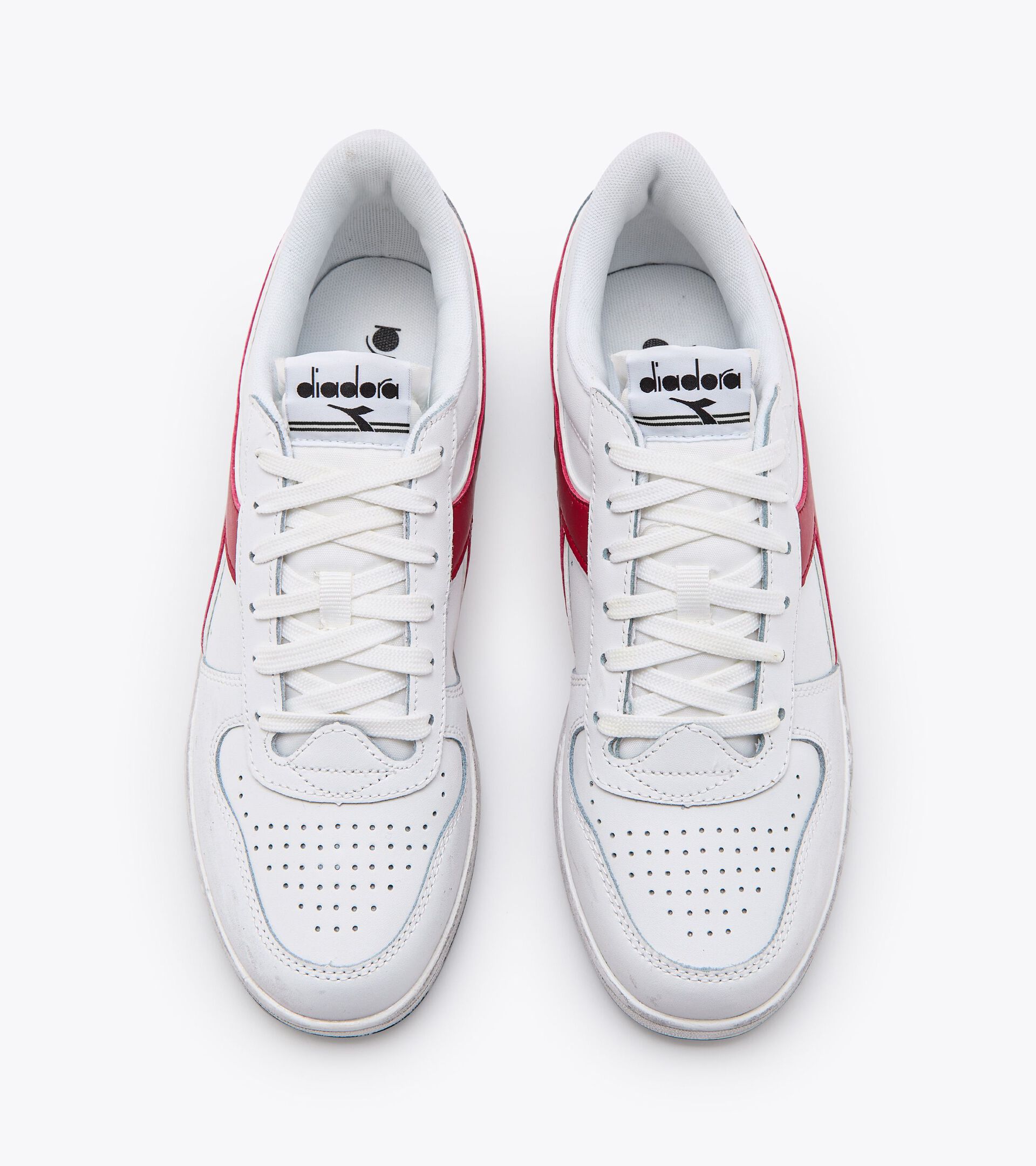 Sporty sneakers - Unisex MAGIC BASKET LOW ICONA WHITE/CHILI PEPPER - Diadora